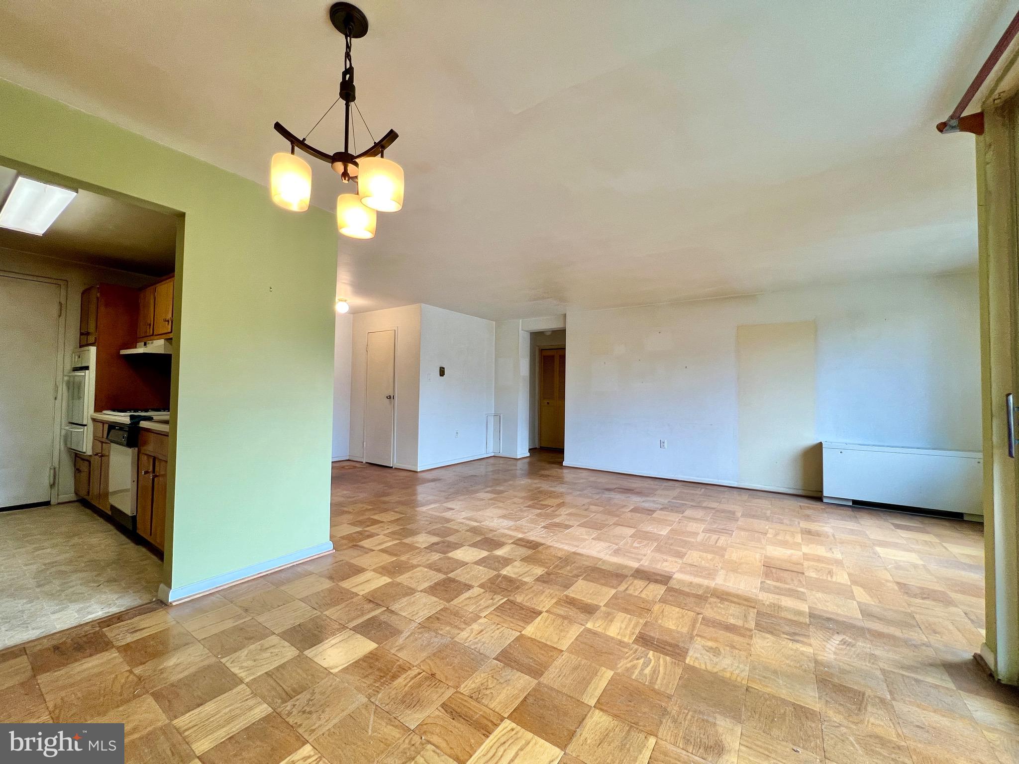 10201 GROSVENOR PLACE 404