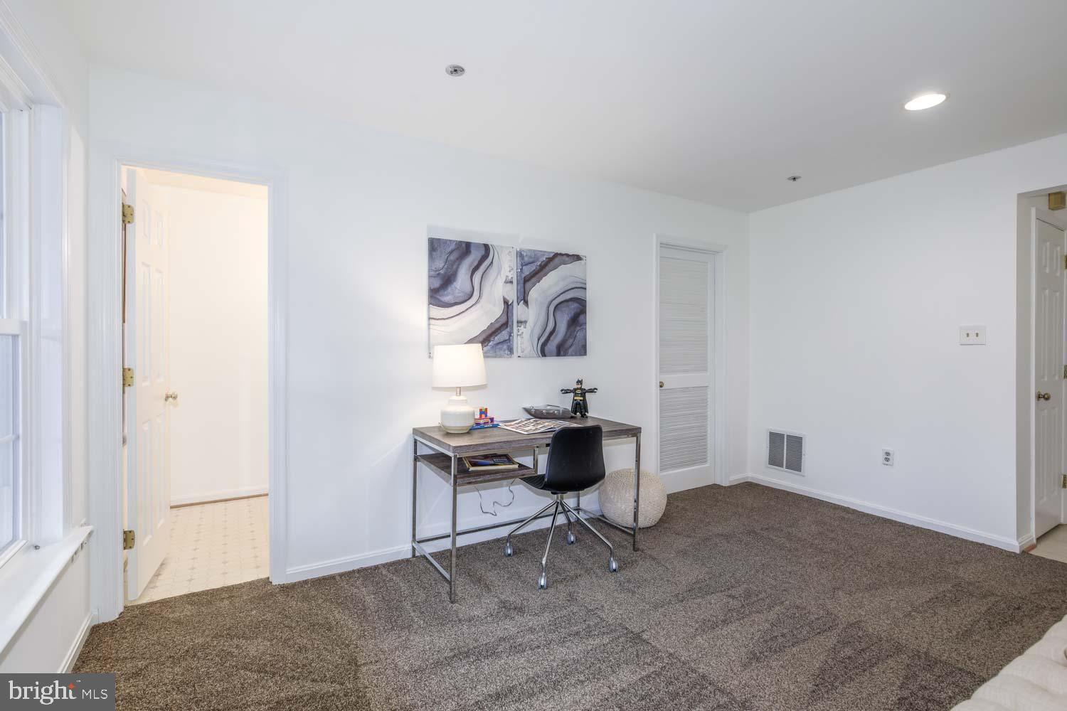 WOODSIDE - Residential