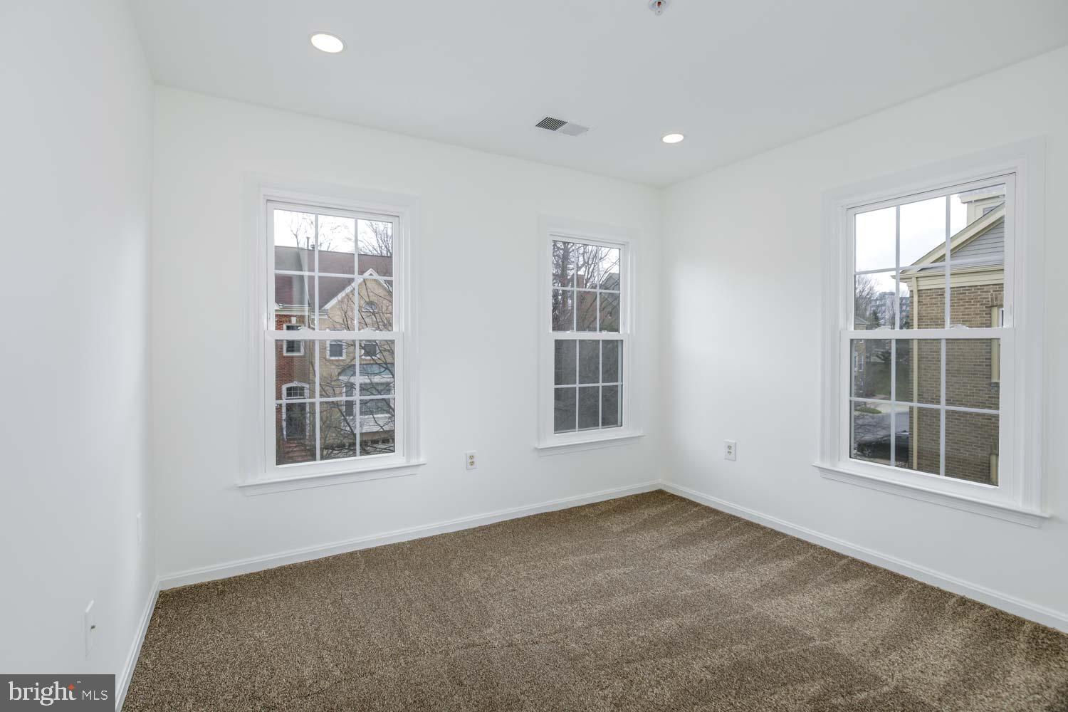 WOODSIDE - Residential