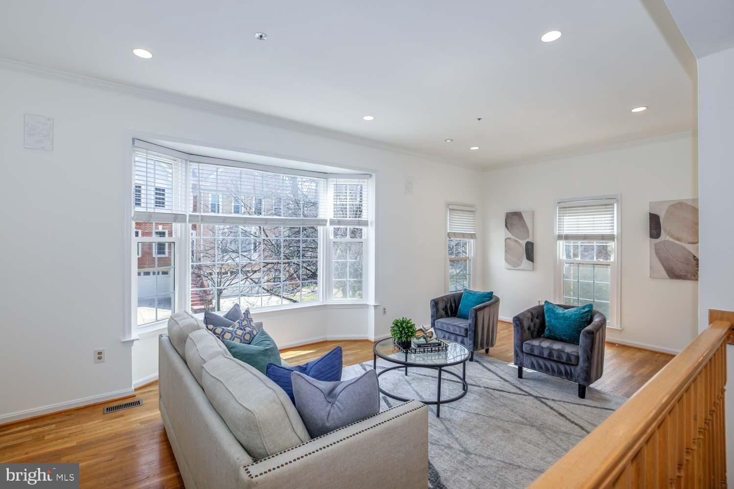 WOODSIDE - Residential