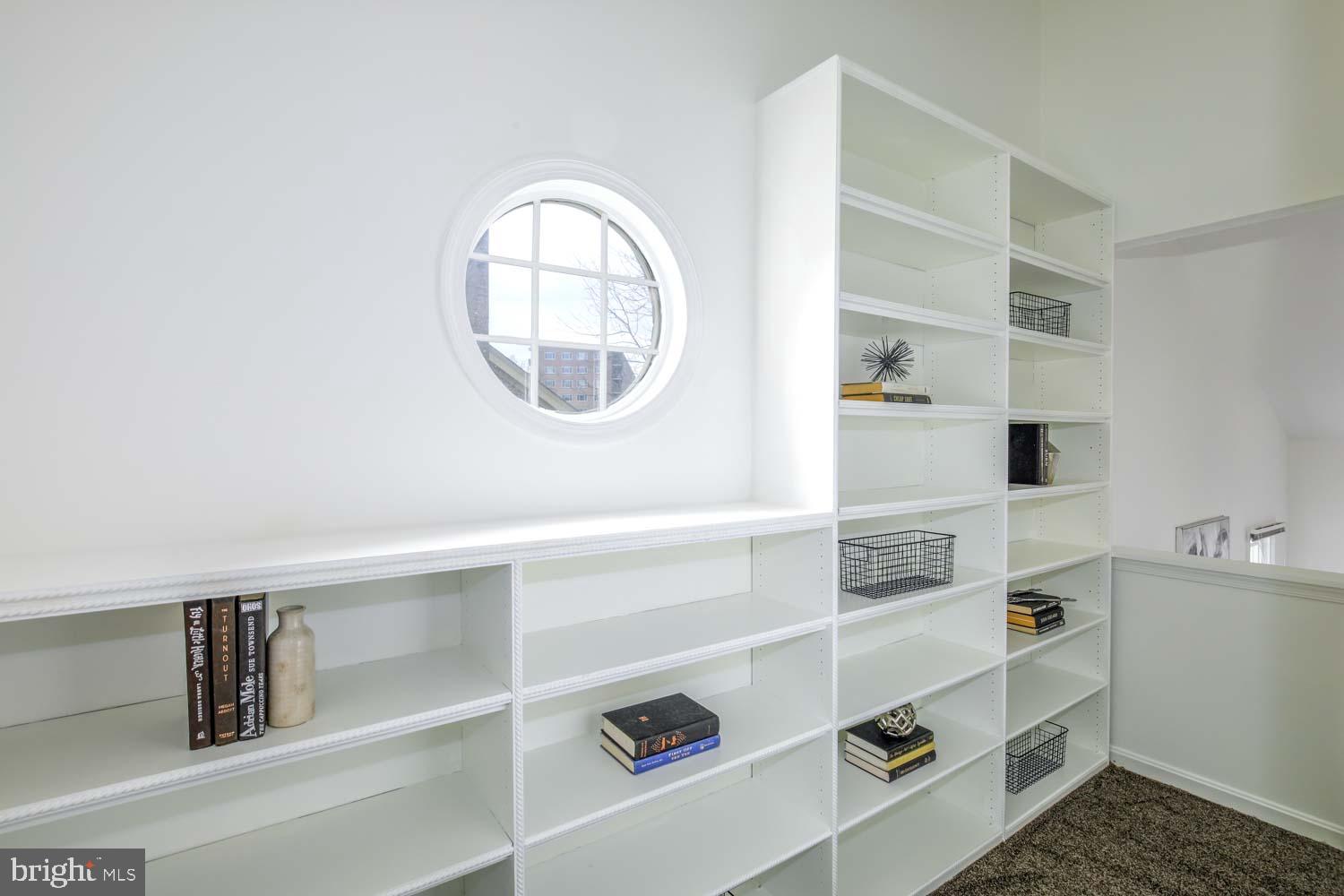 WOODSIDE - Residential