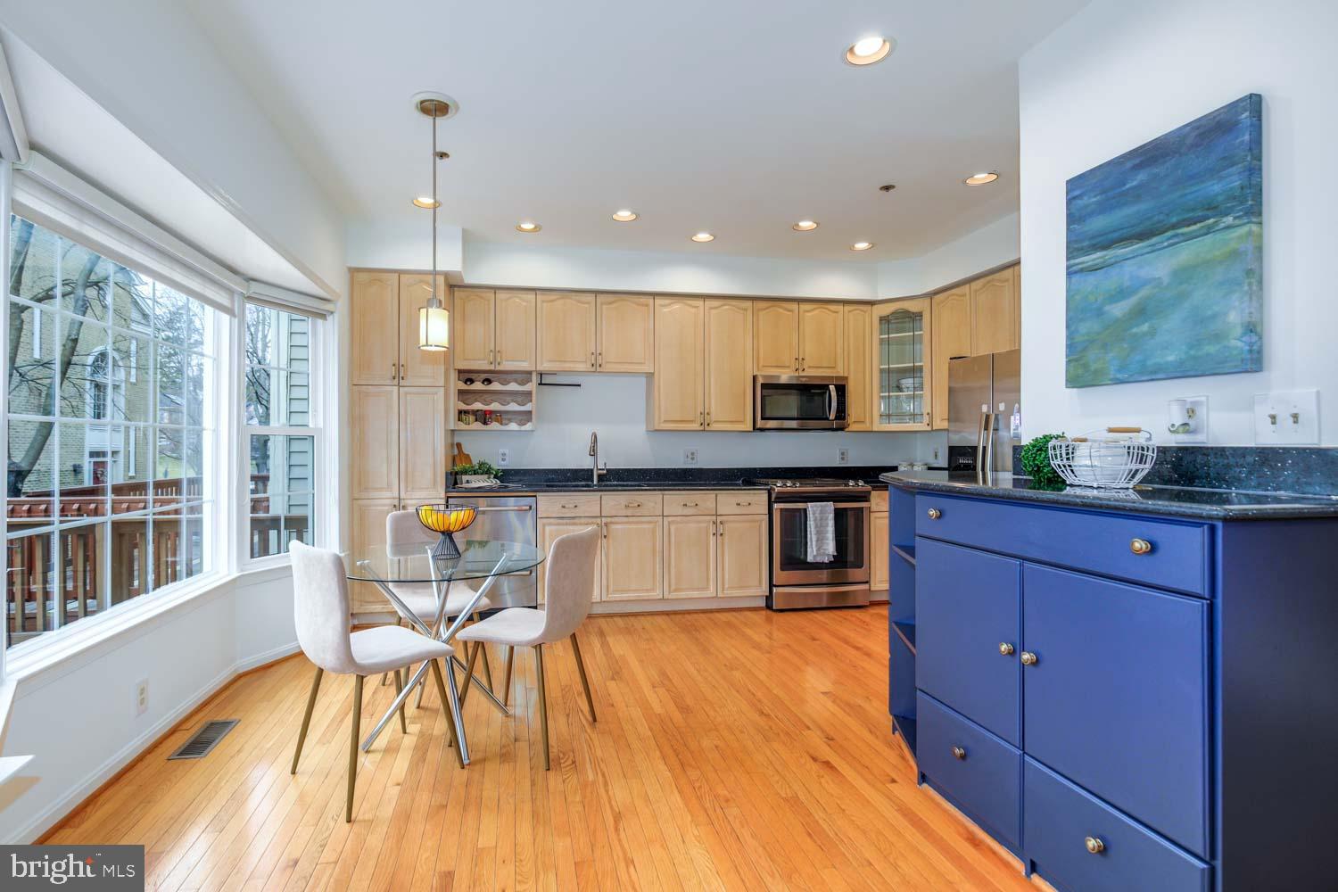 WOODSIDE - Residential