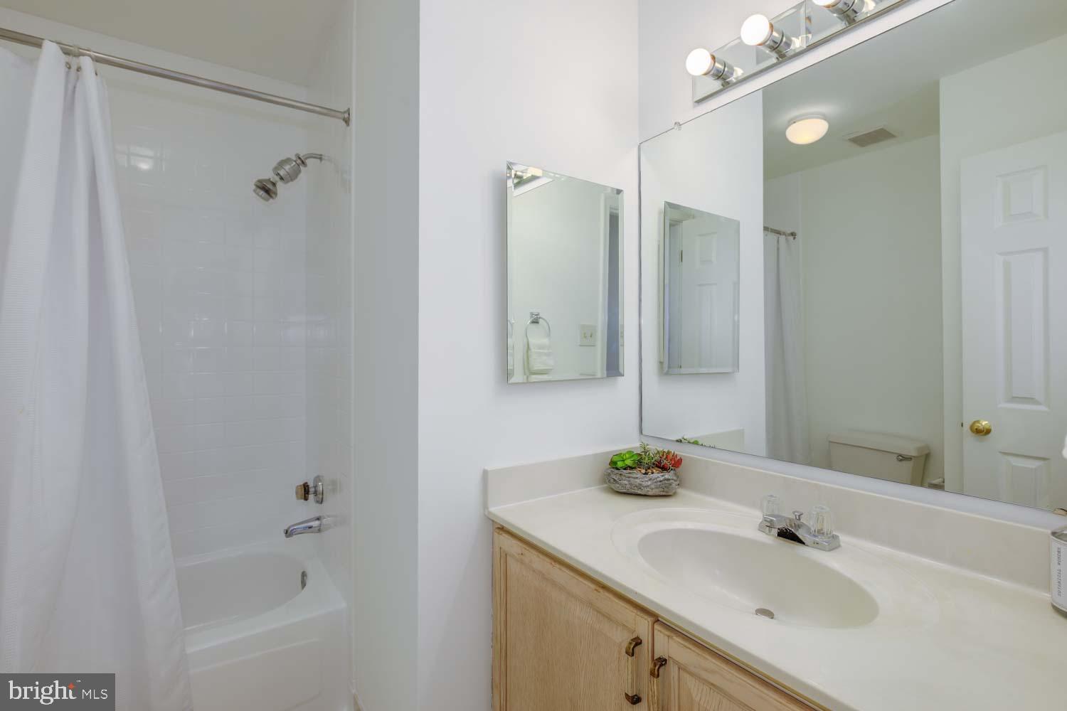 WOODSIDE - Residential