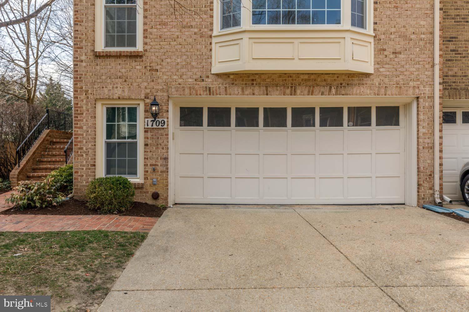 WOODSIDE - Residential