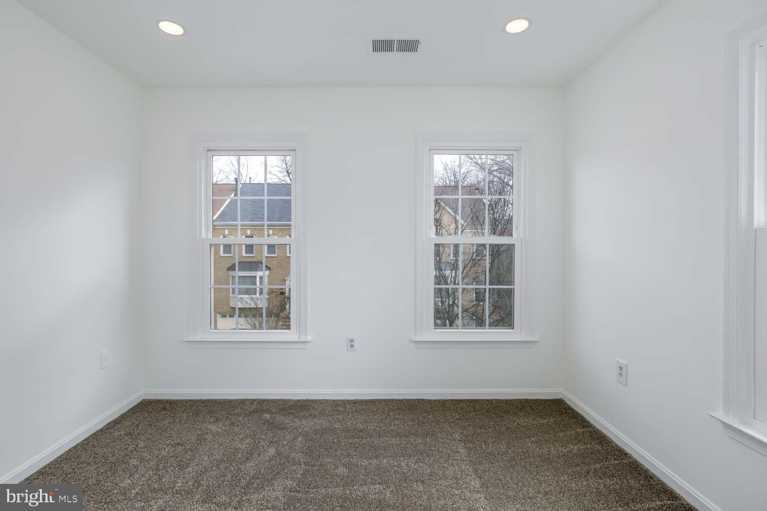 WOODSIDE - Residential