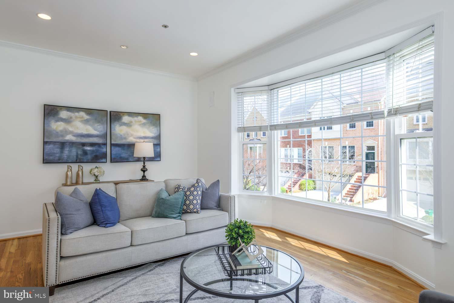 WOODSIDE - Residential