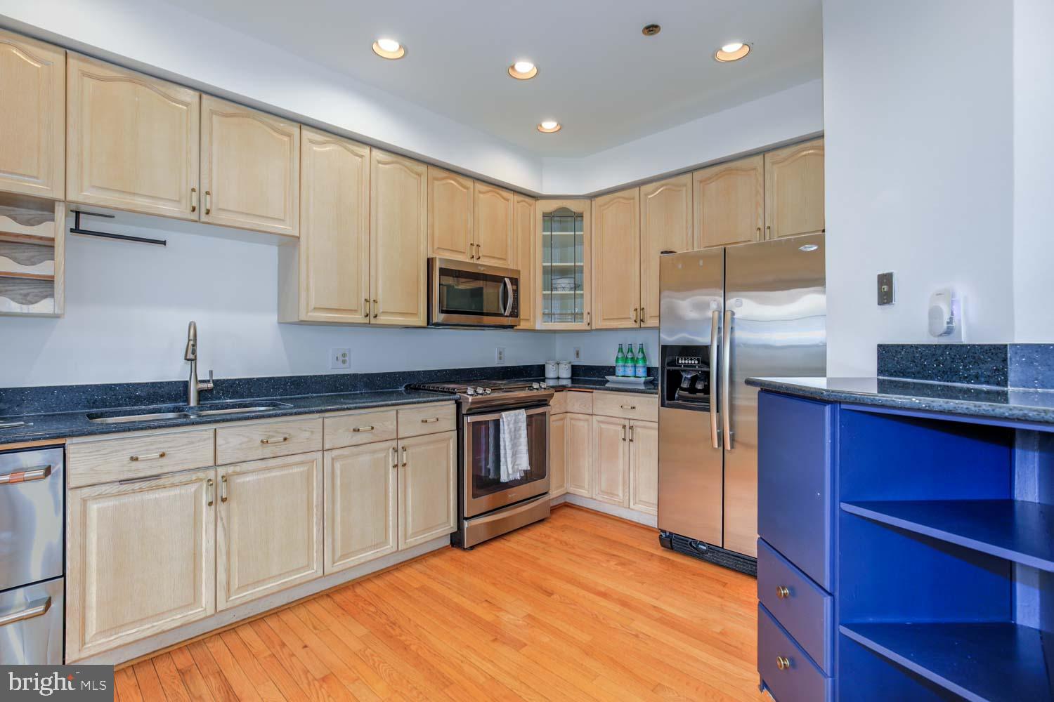 WOODSIDE - Residential