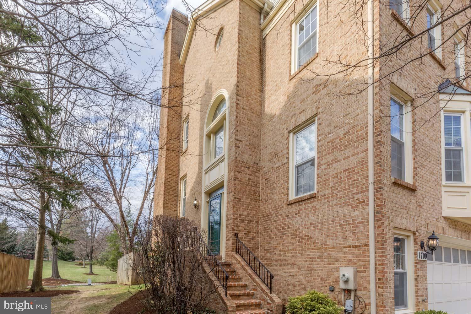 1709 LEIGHTON WOOD LANE