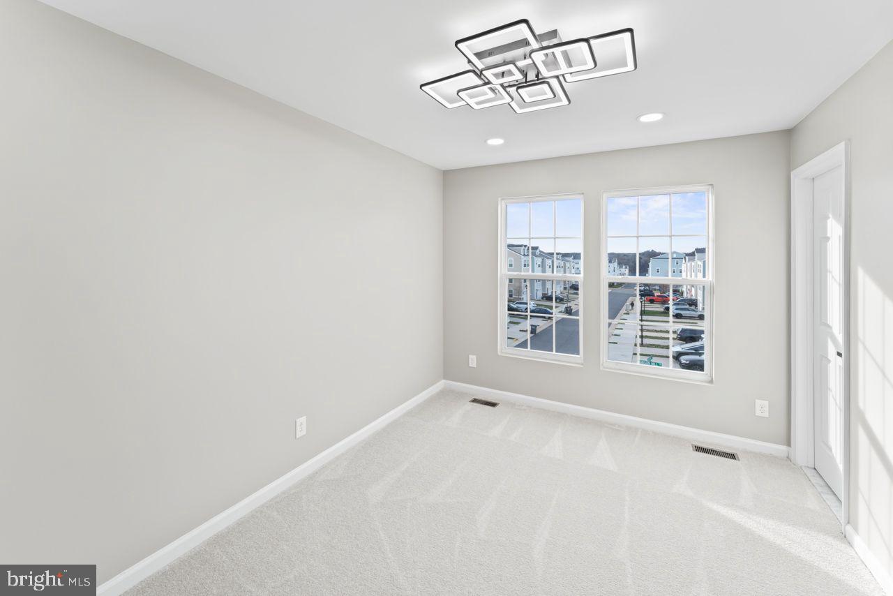 CHERRY HILL CROSSING CONDOMINIUM - Residential Lease