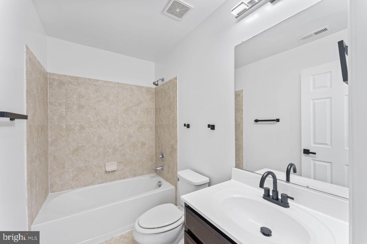 CHERRY HILL CROSSING CONDOMINIUM - Residential Lease