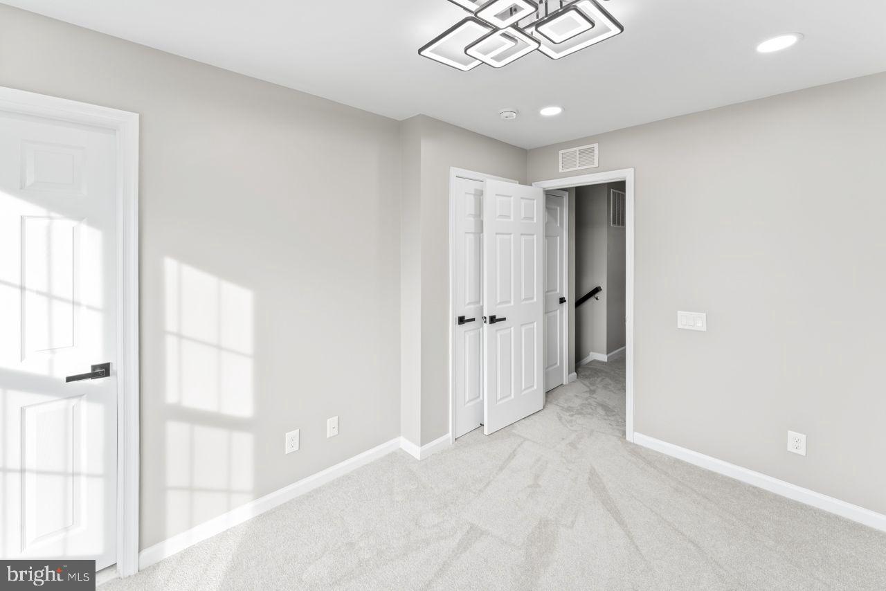 CHERRY HILL CROSSING CONDOMINIUM - Residential Lease