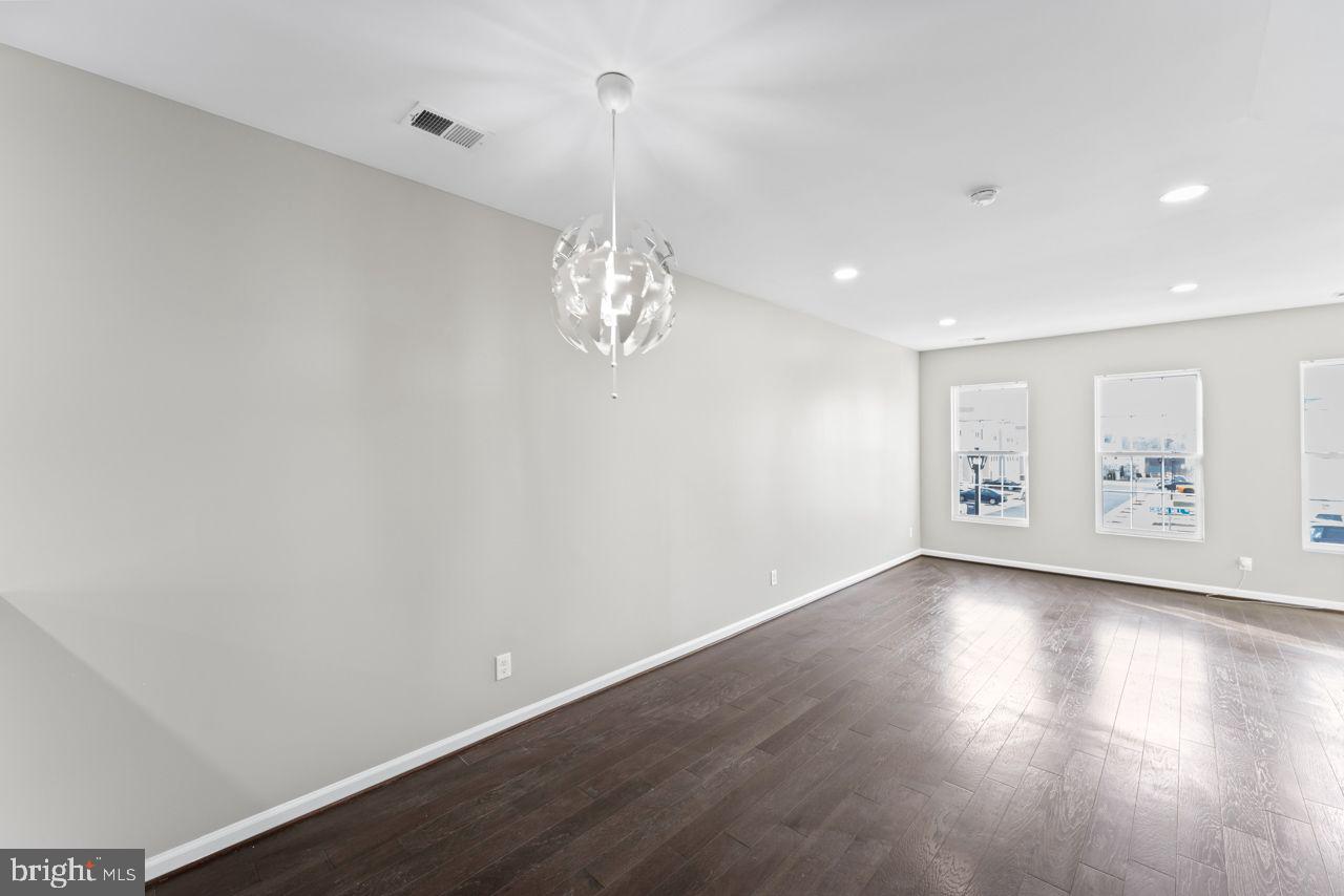 CHERRY HILL CROSSING CONDOMINIUM - Residential Lease