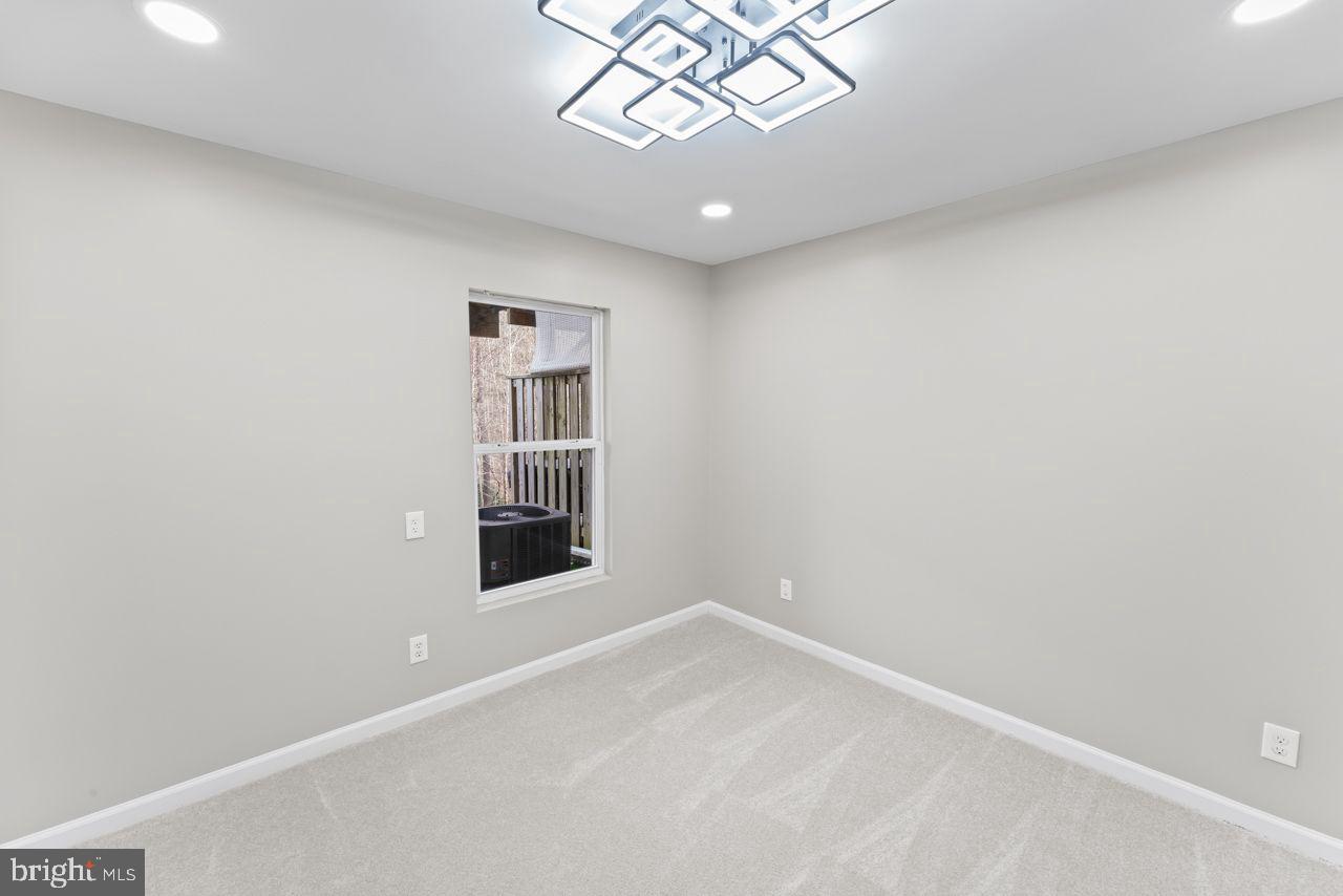 CHERRY HILL CROSSING CONDOMINIUM - Residential Lease