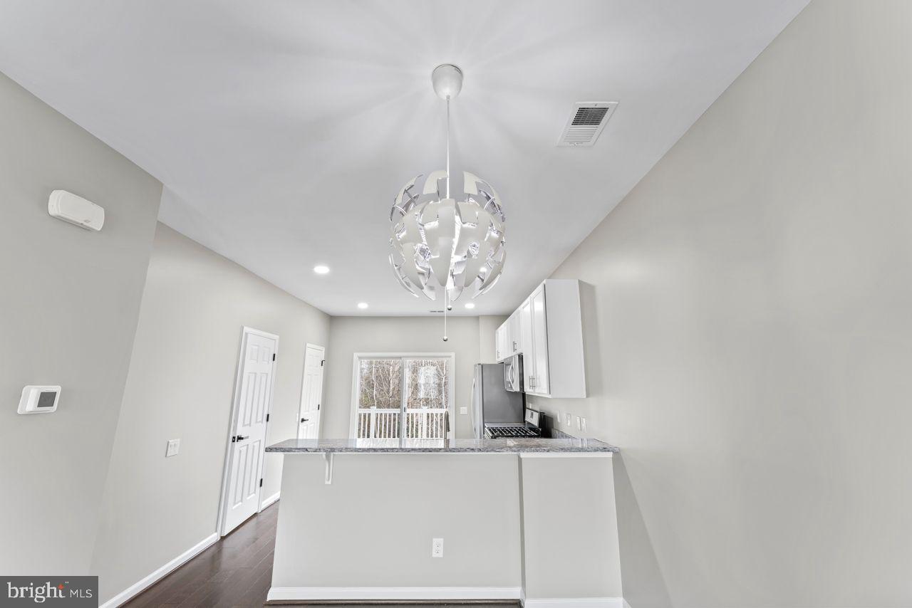 CHERRY HILL CROSSING CONDOMINIUM - Residential Lease