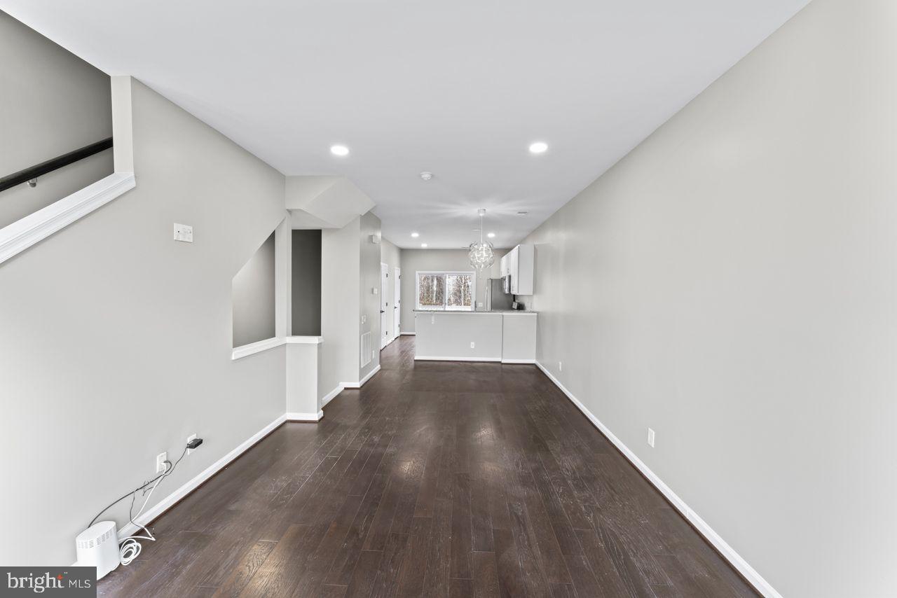 CHERRY HILL CROSSING CONDOMINIUM - Residential Lease