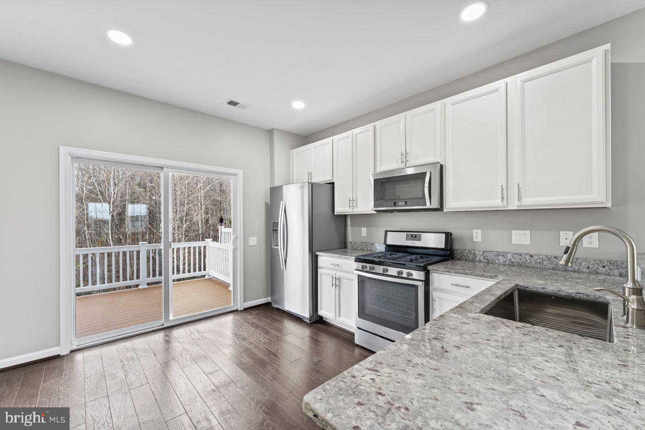 CHERRY HILL CROSSING CONDOMINIUM - Residential Lease