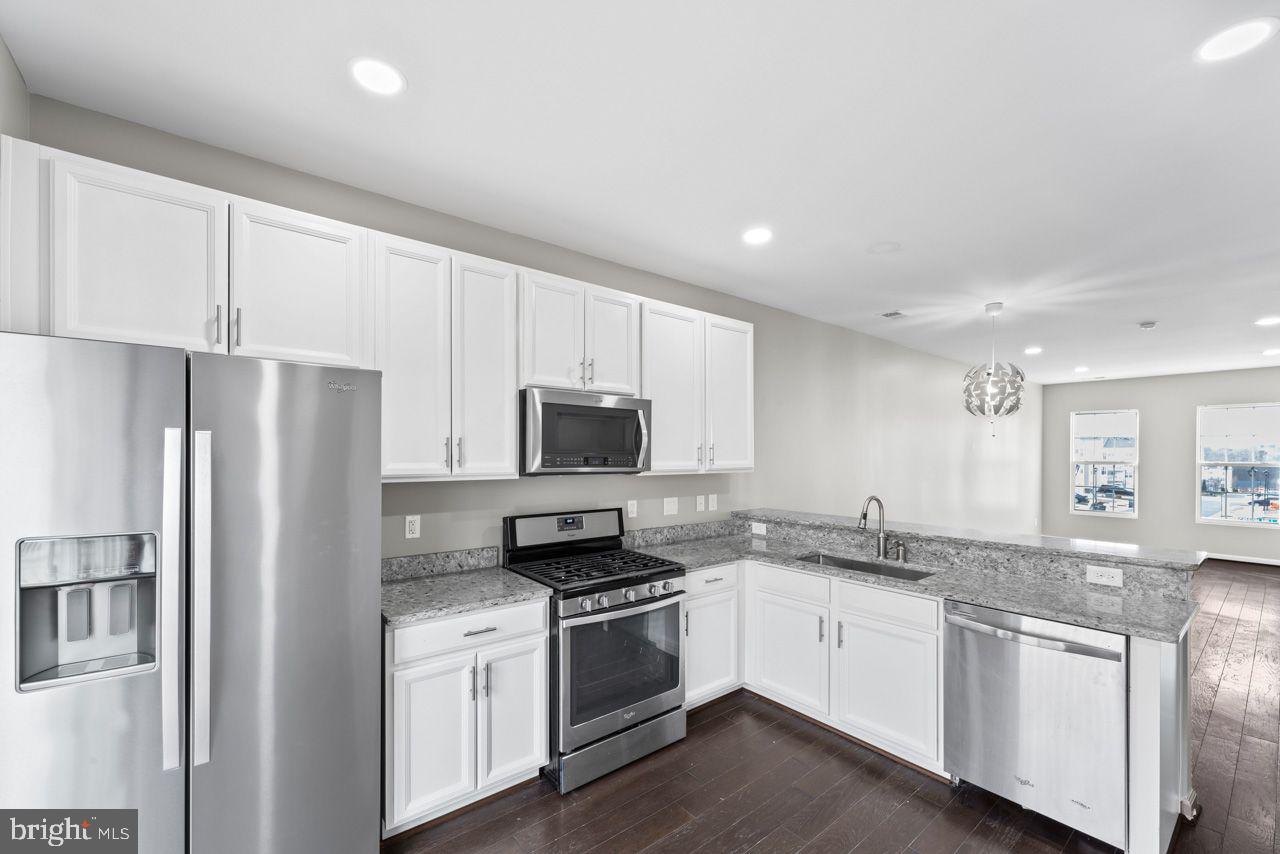 CHERRY HILL CROSSING CONDOMINIUM - Residential Lease