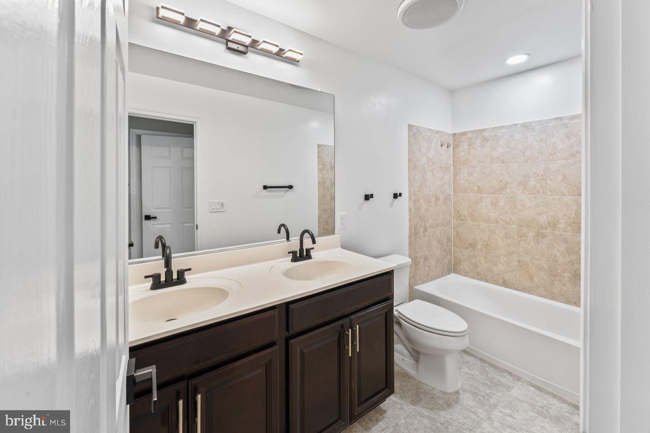 CHERRY HILL CROSSING CONDOMINIUM - Residential Lease