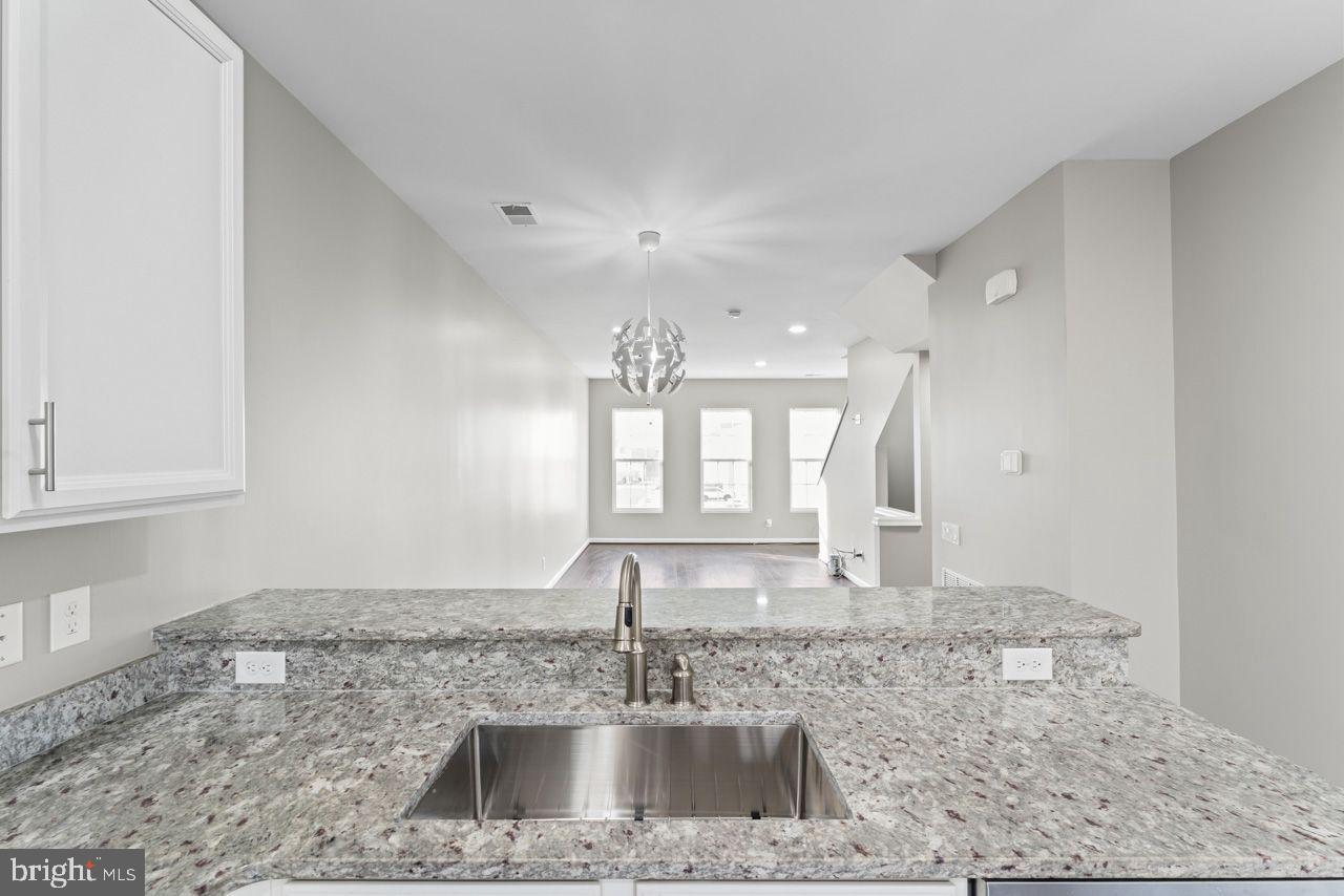 CHERRY HILL CROSSING CONDOMINIUM - Residential Lease