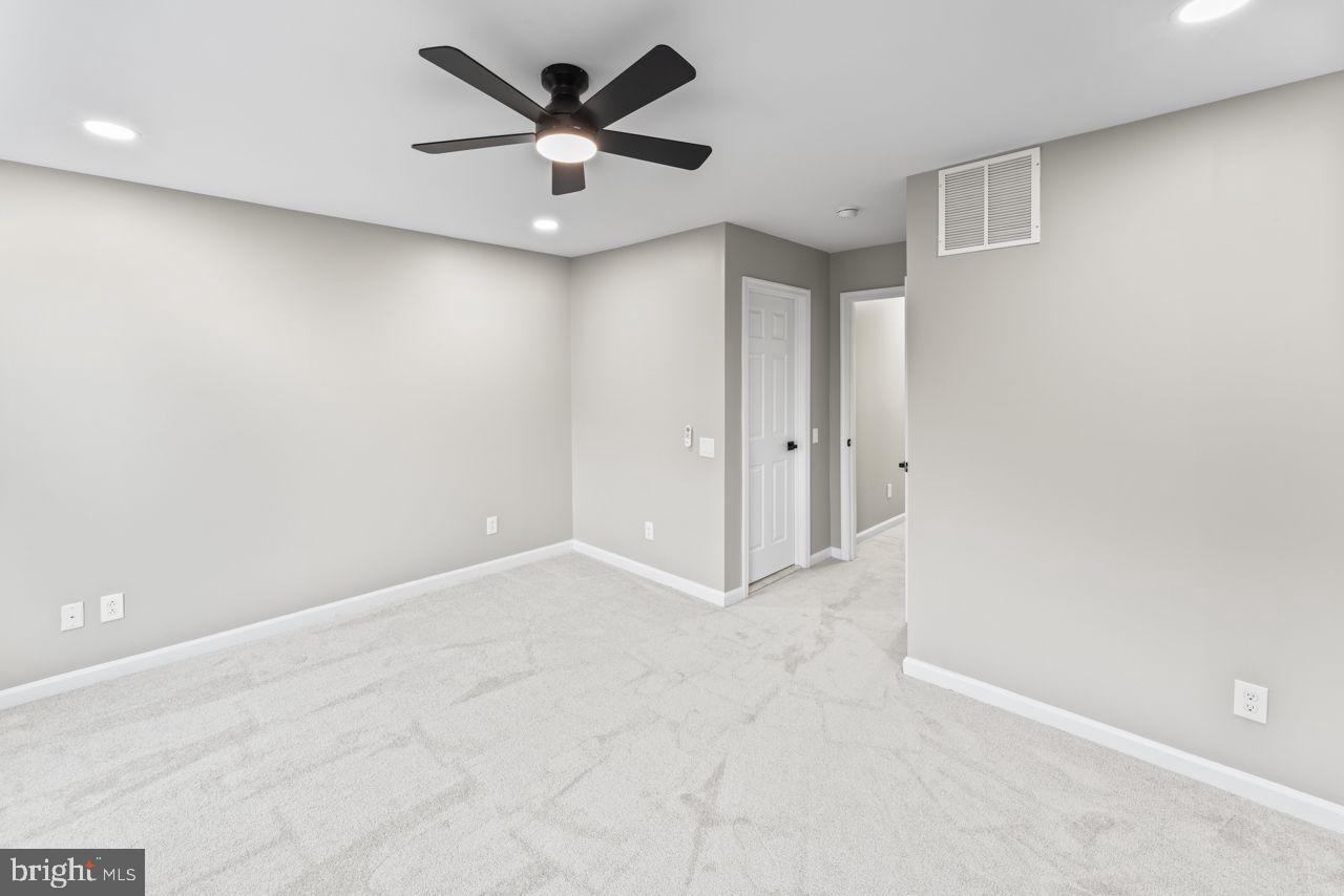 CHERRY HILL CROSSING CONDOMINIUM - Residential Lease