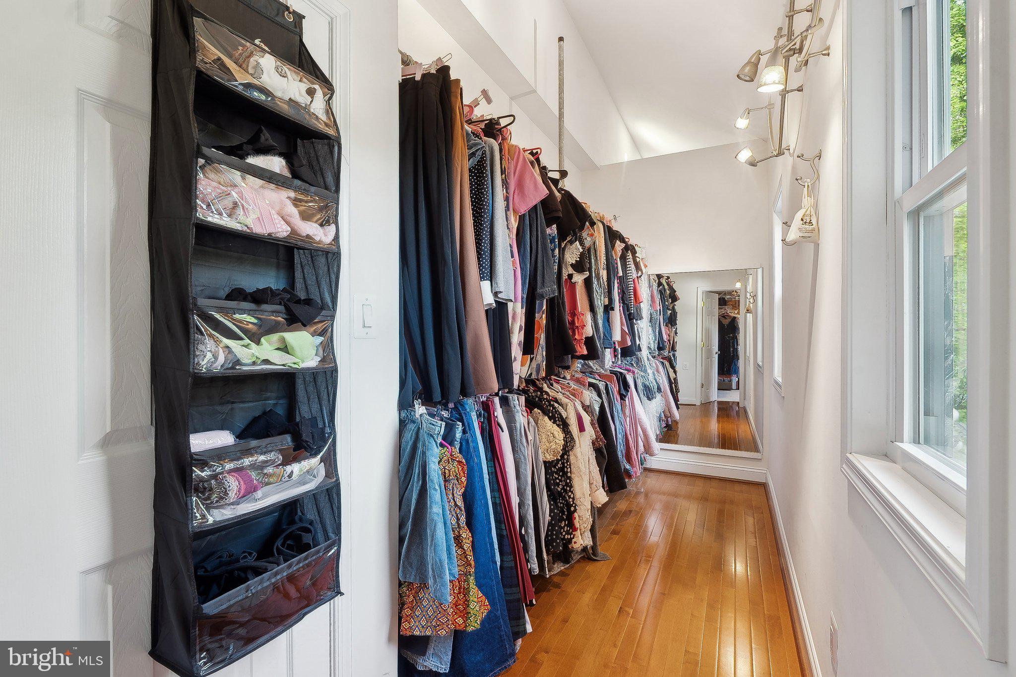 WESTHAMPTON - Residential