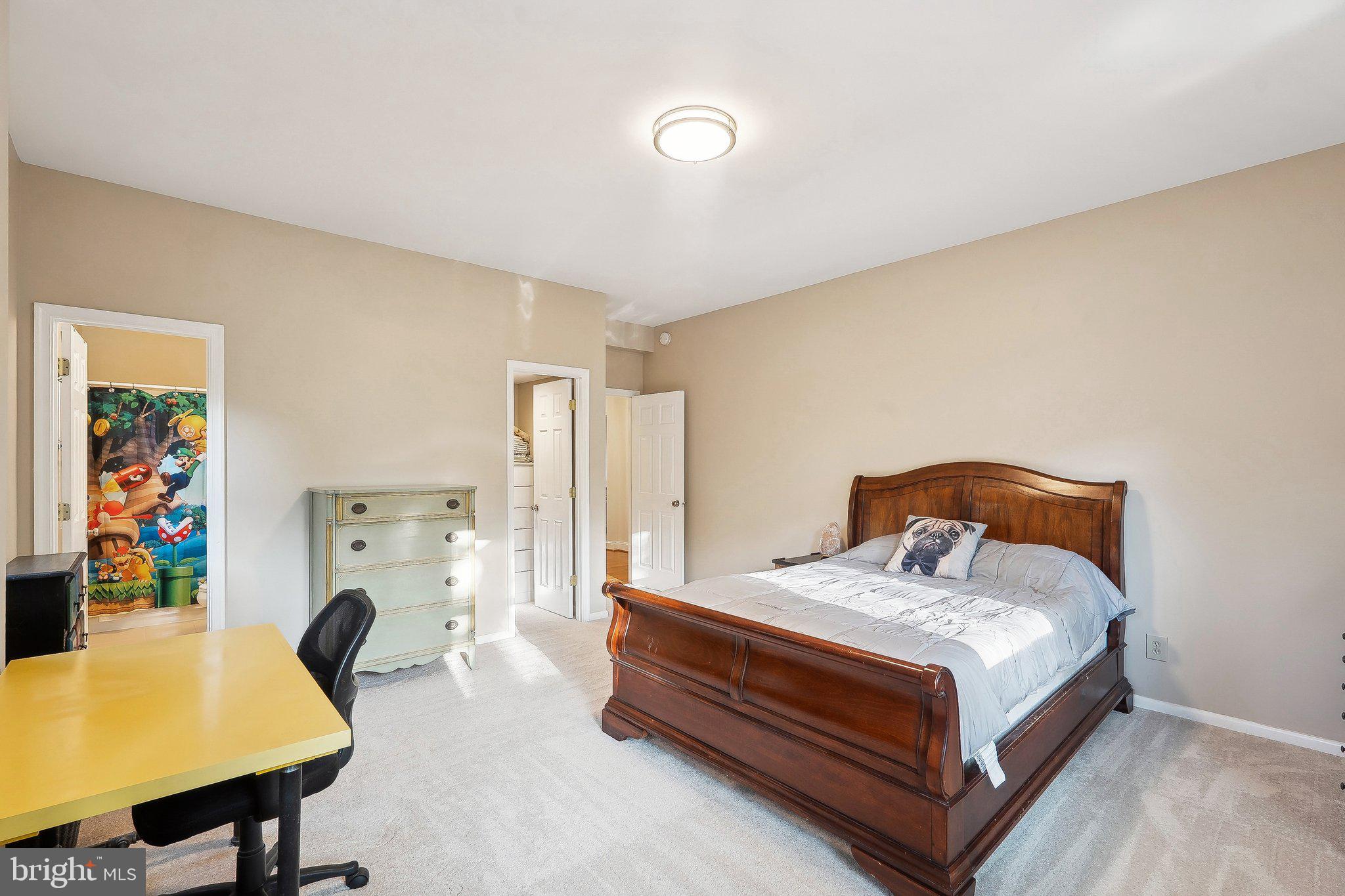 WESTHAMPTON - Residential