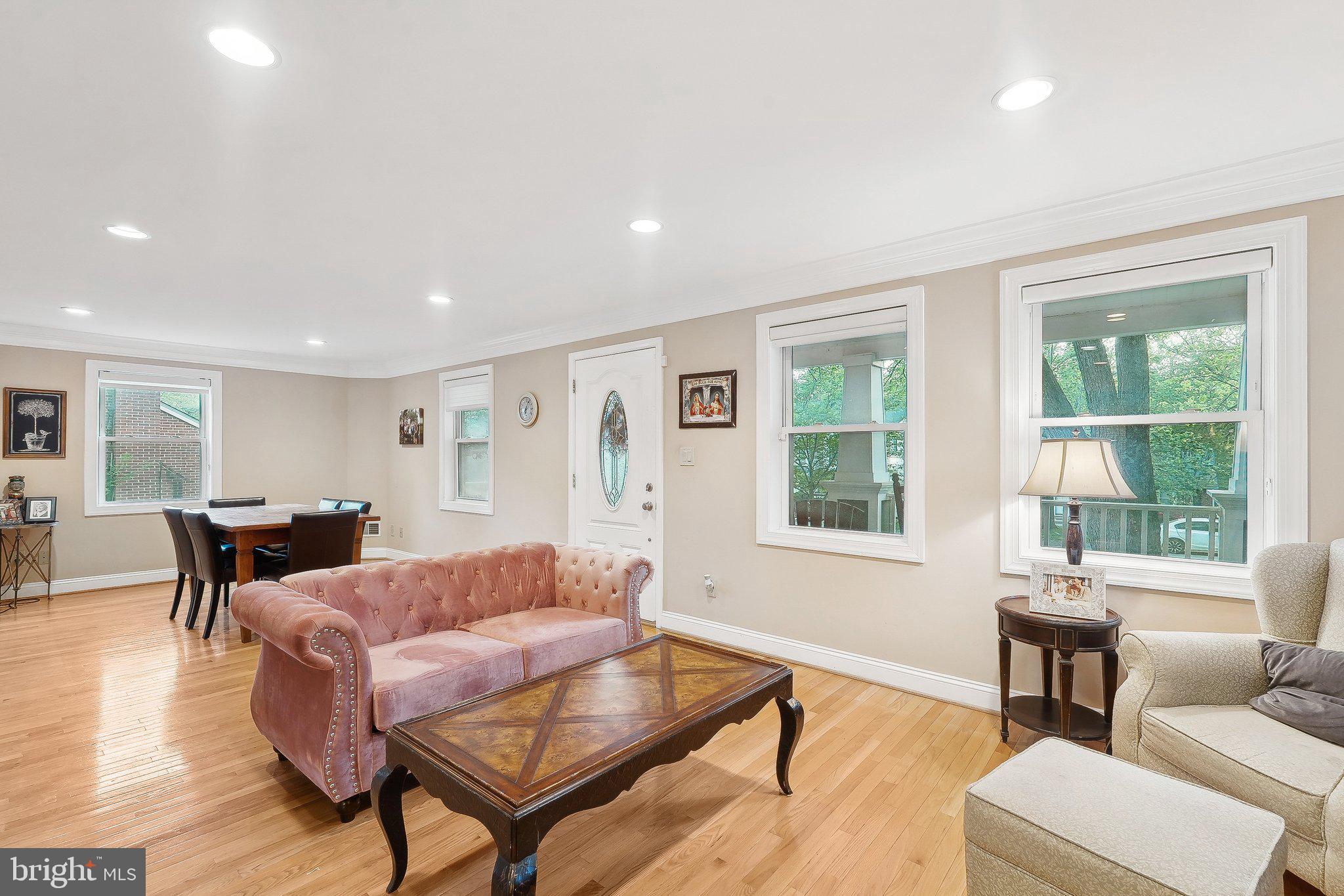 WESTHAMPTON - Residential