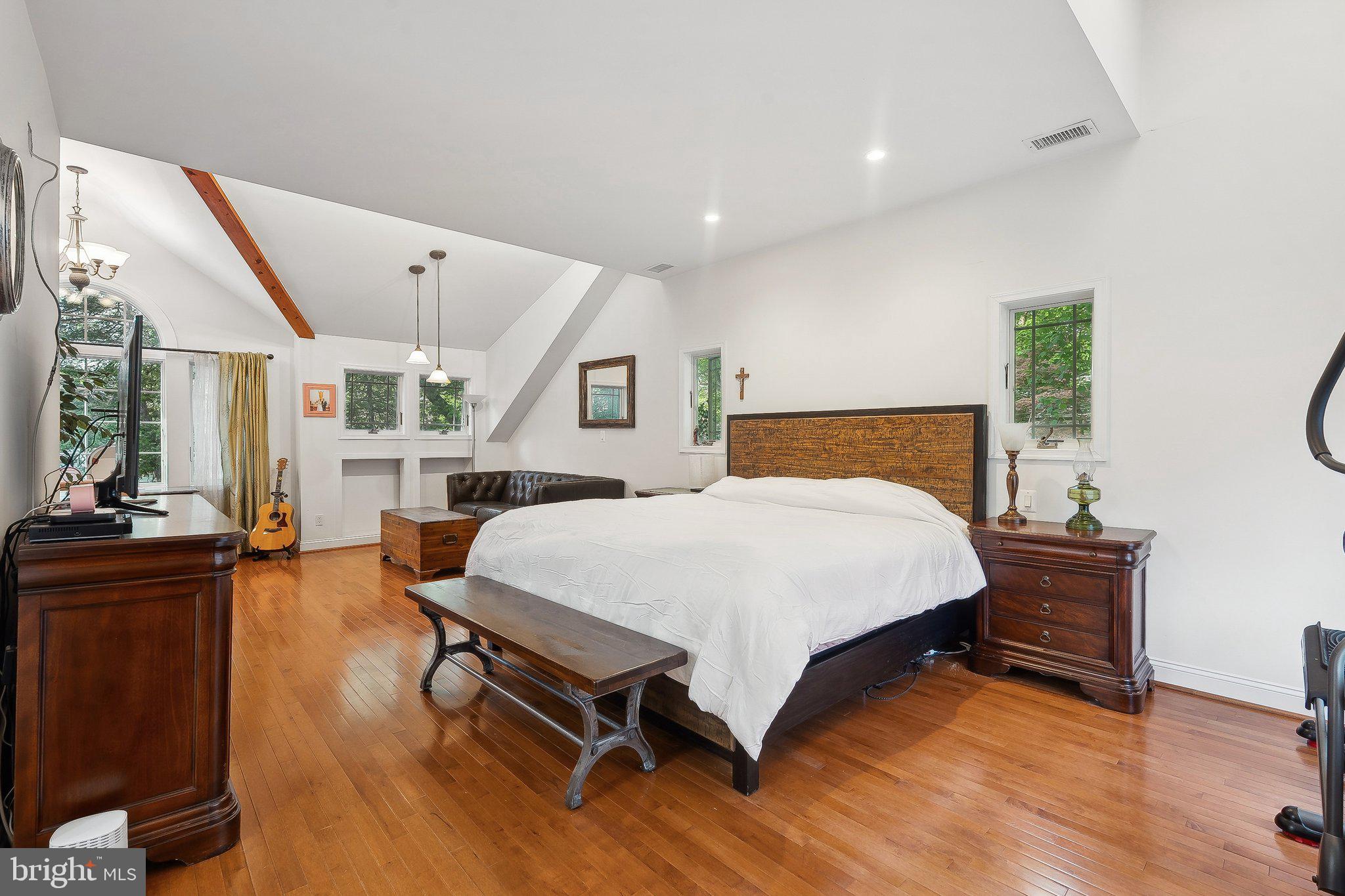 WESTHAMPTON - Residential