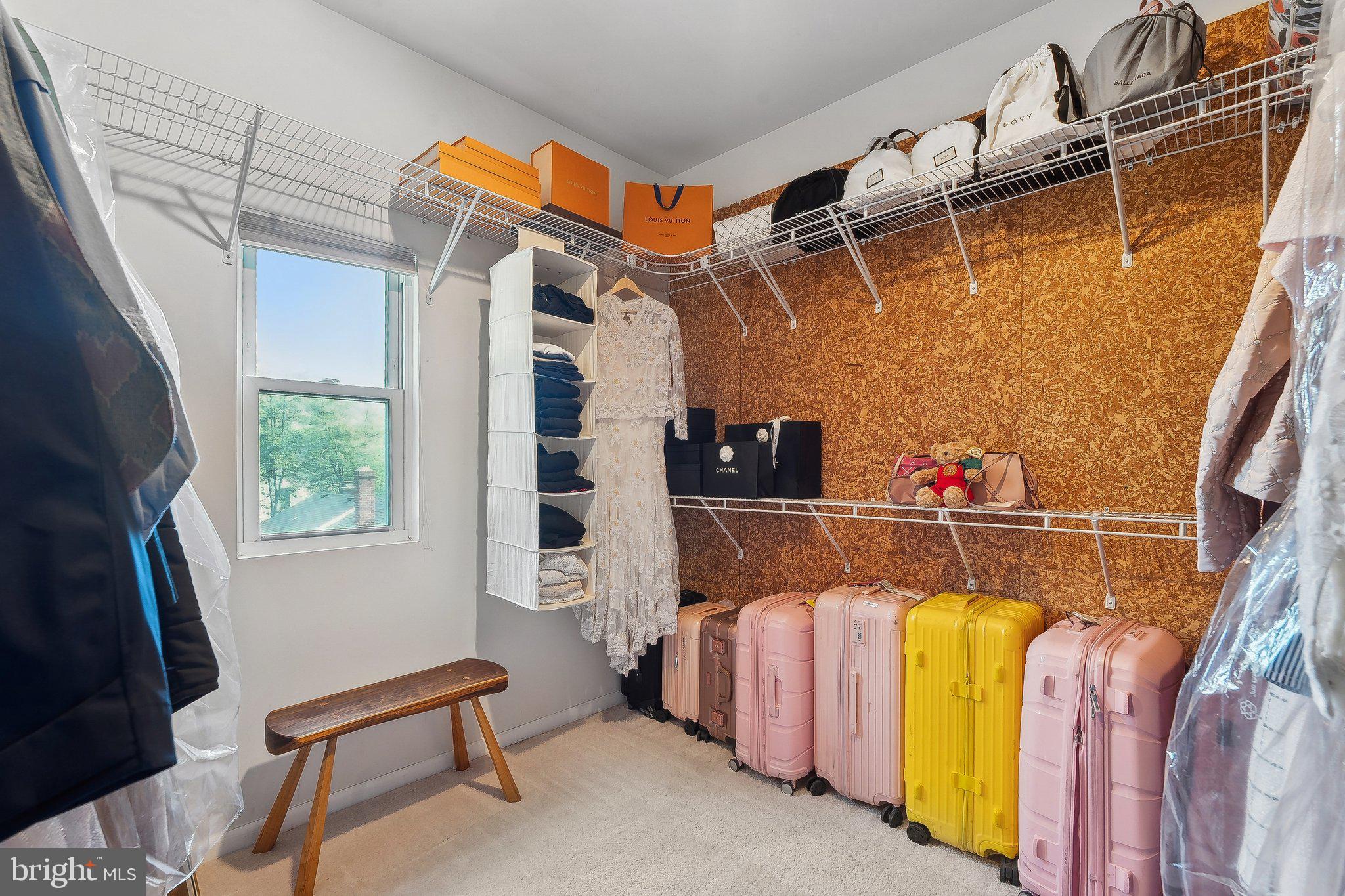 WESTHAMPTON - Residential