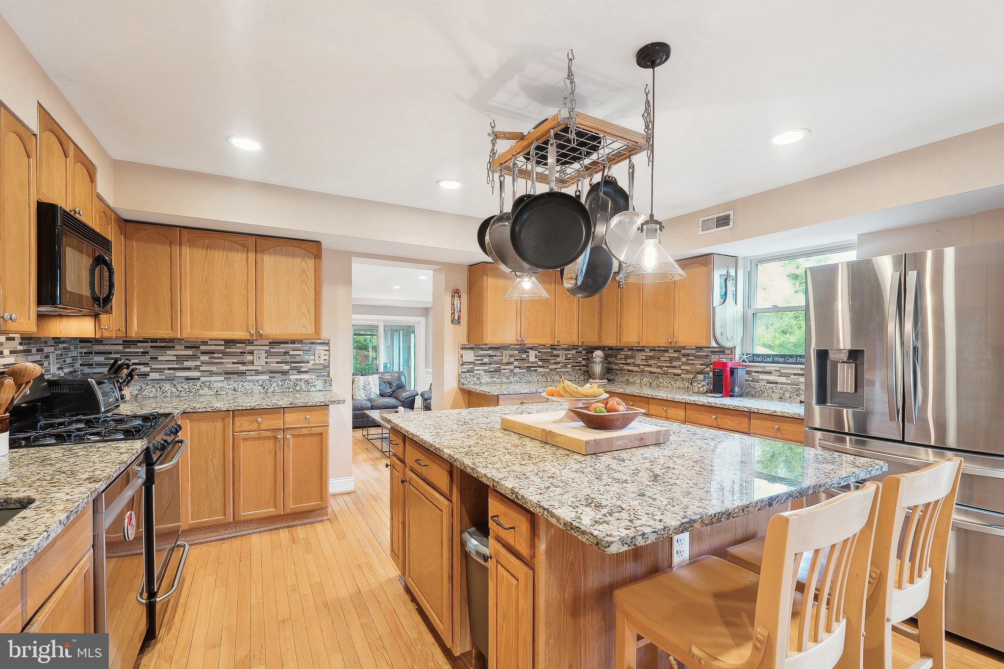 WESTHAMPTON - Residential