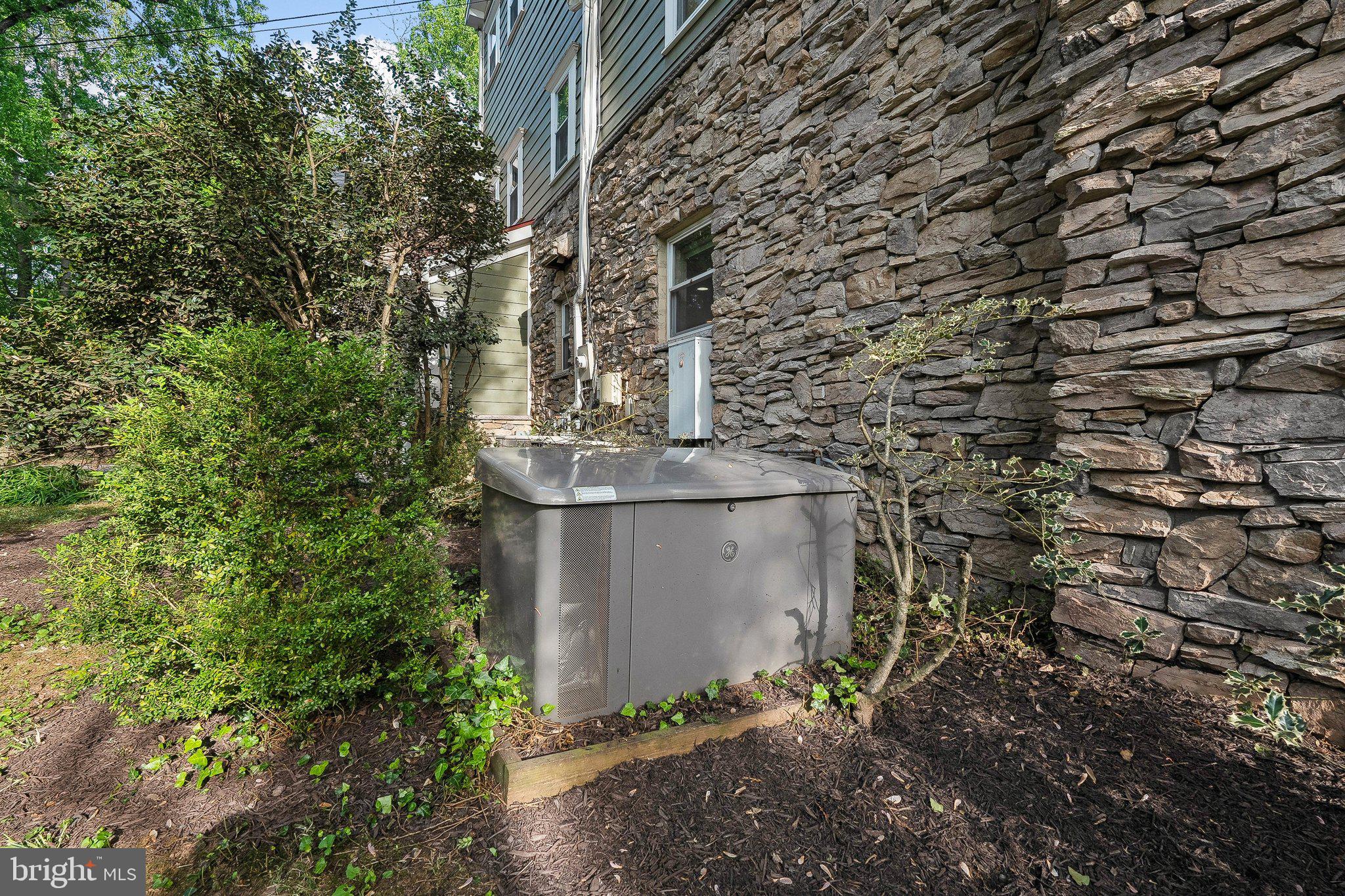 WESTHAMPTON - Residential