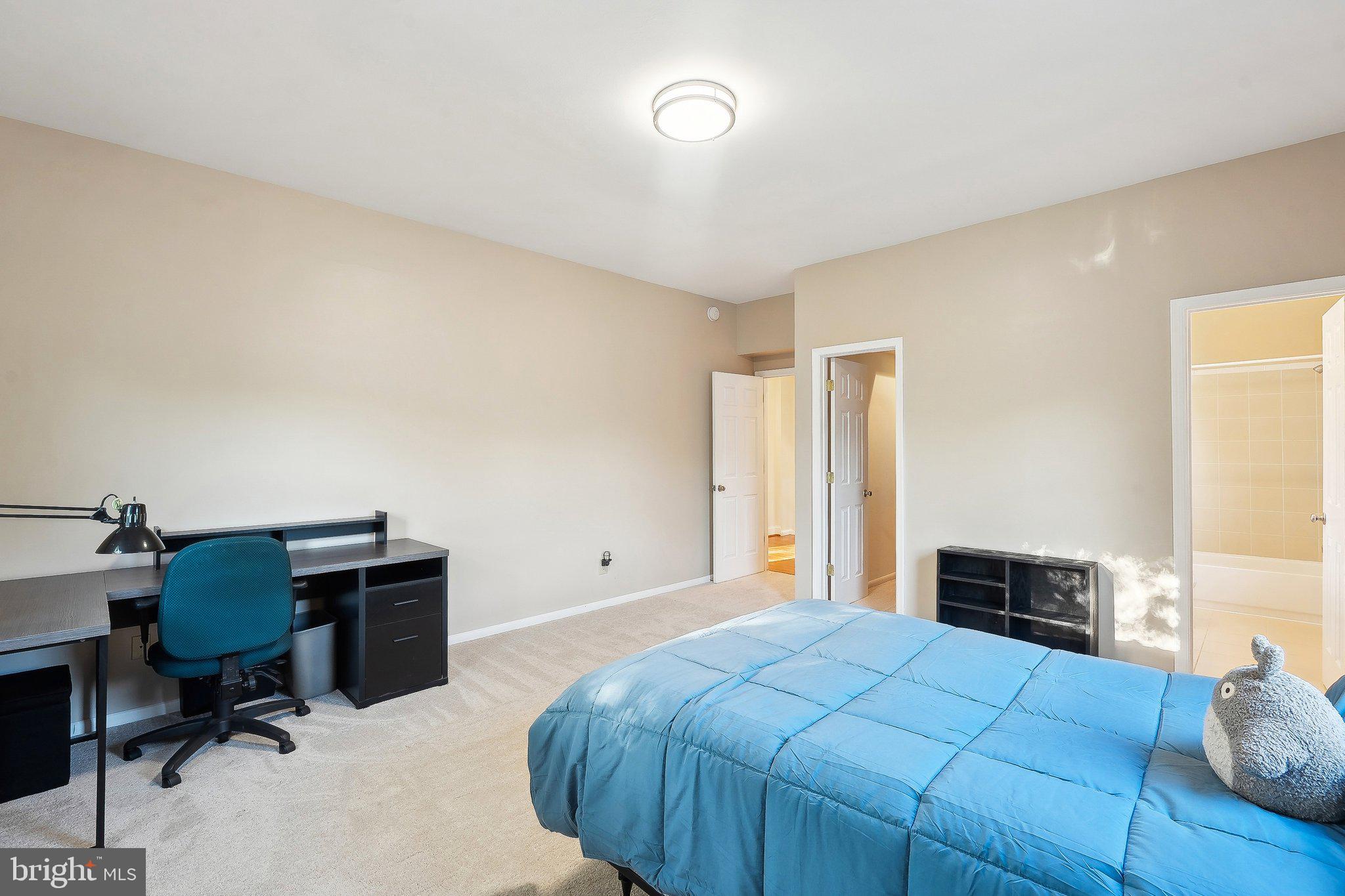 WESTHAMPTON - Residential