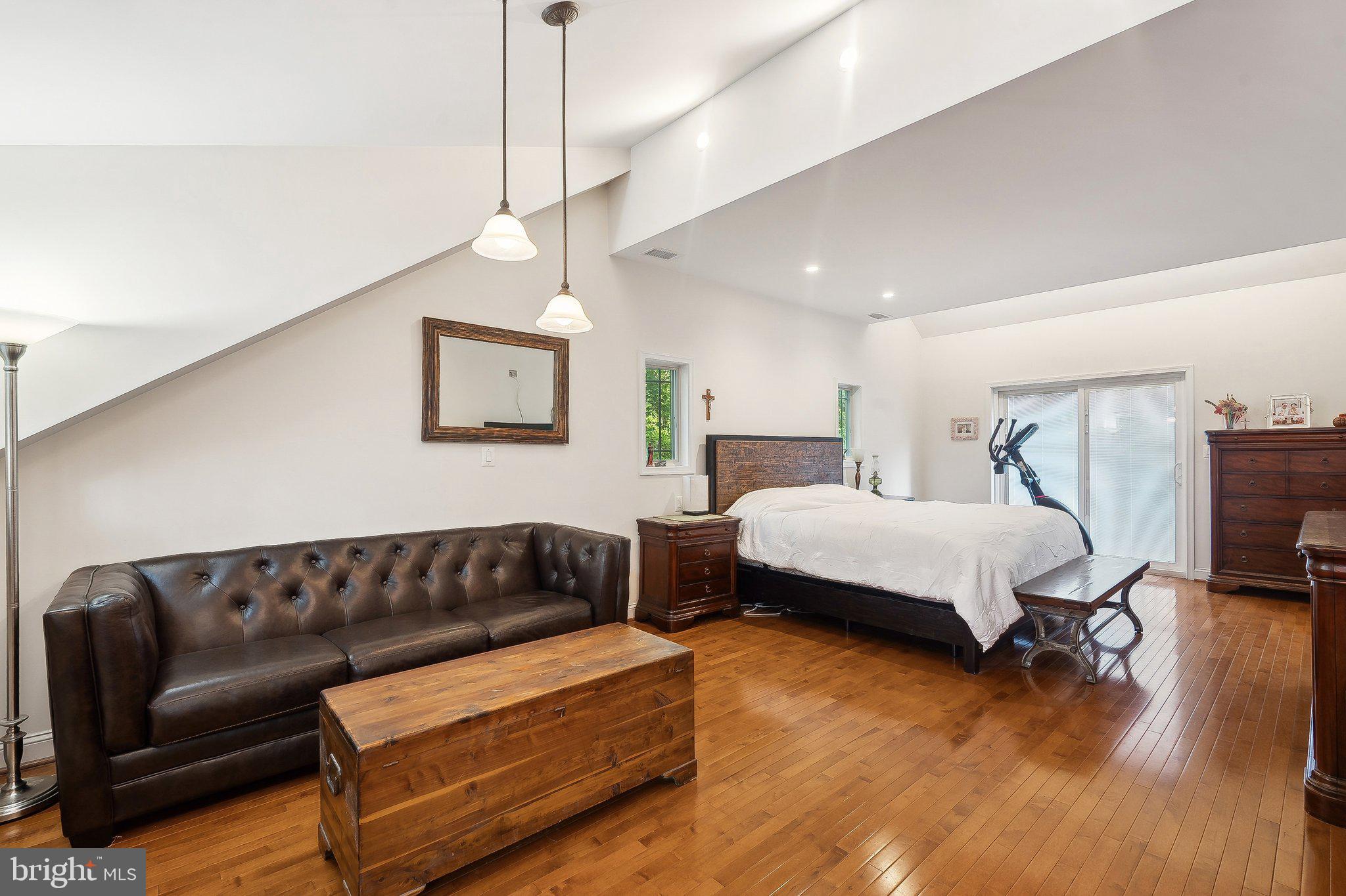 WESTHAMPTON - Residential