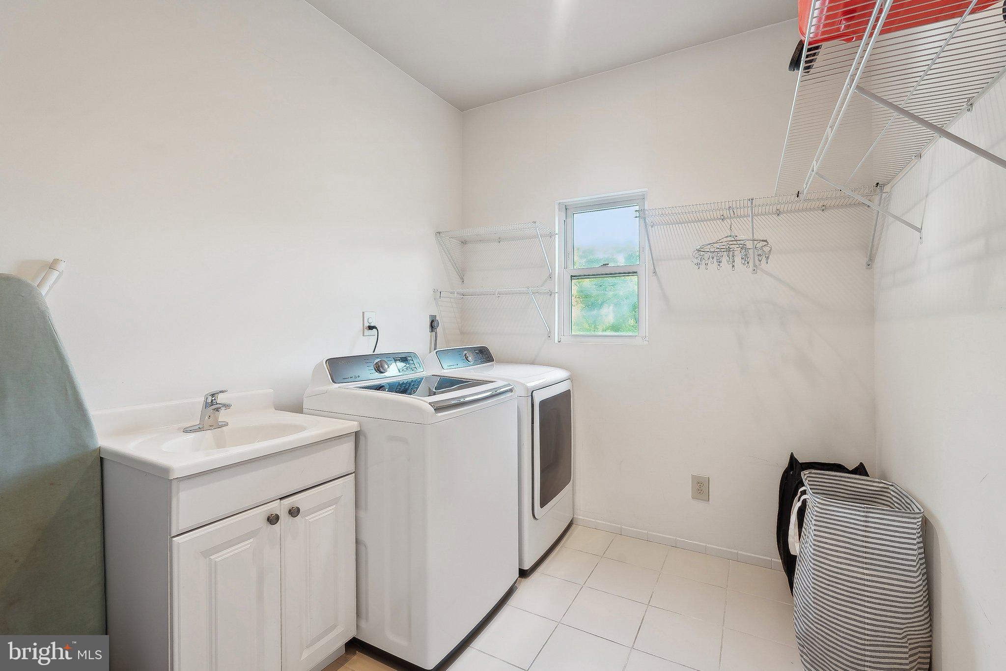 WESTHAMPTON - Residential