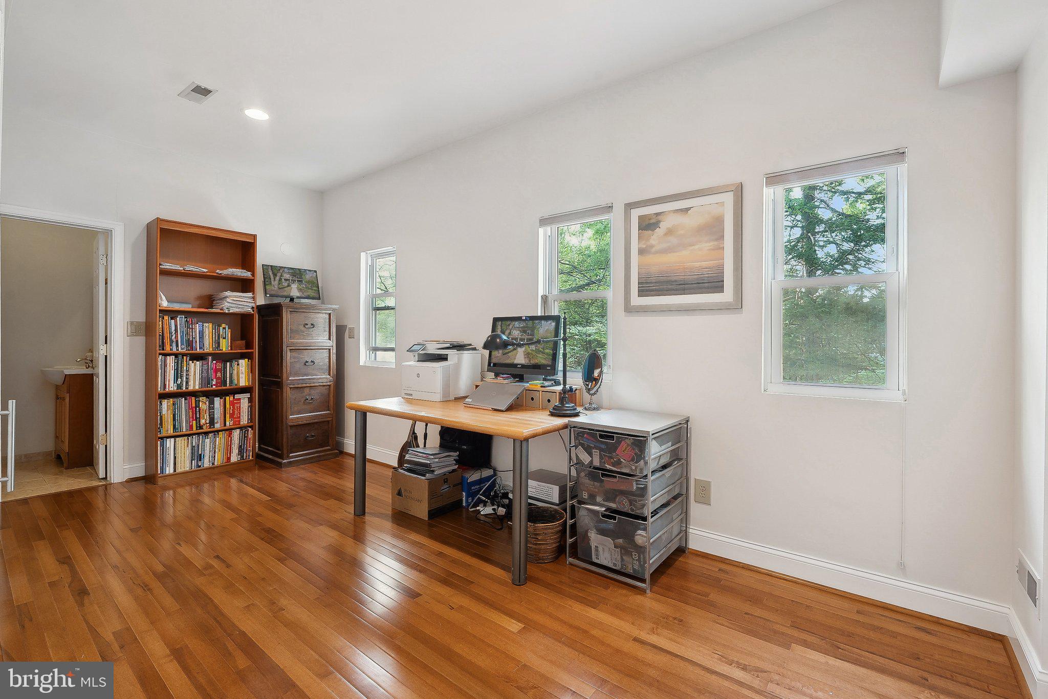 WESTHAMPTON - Residential