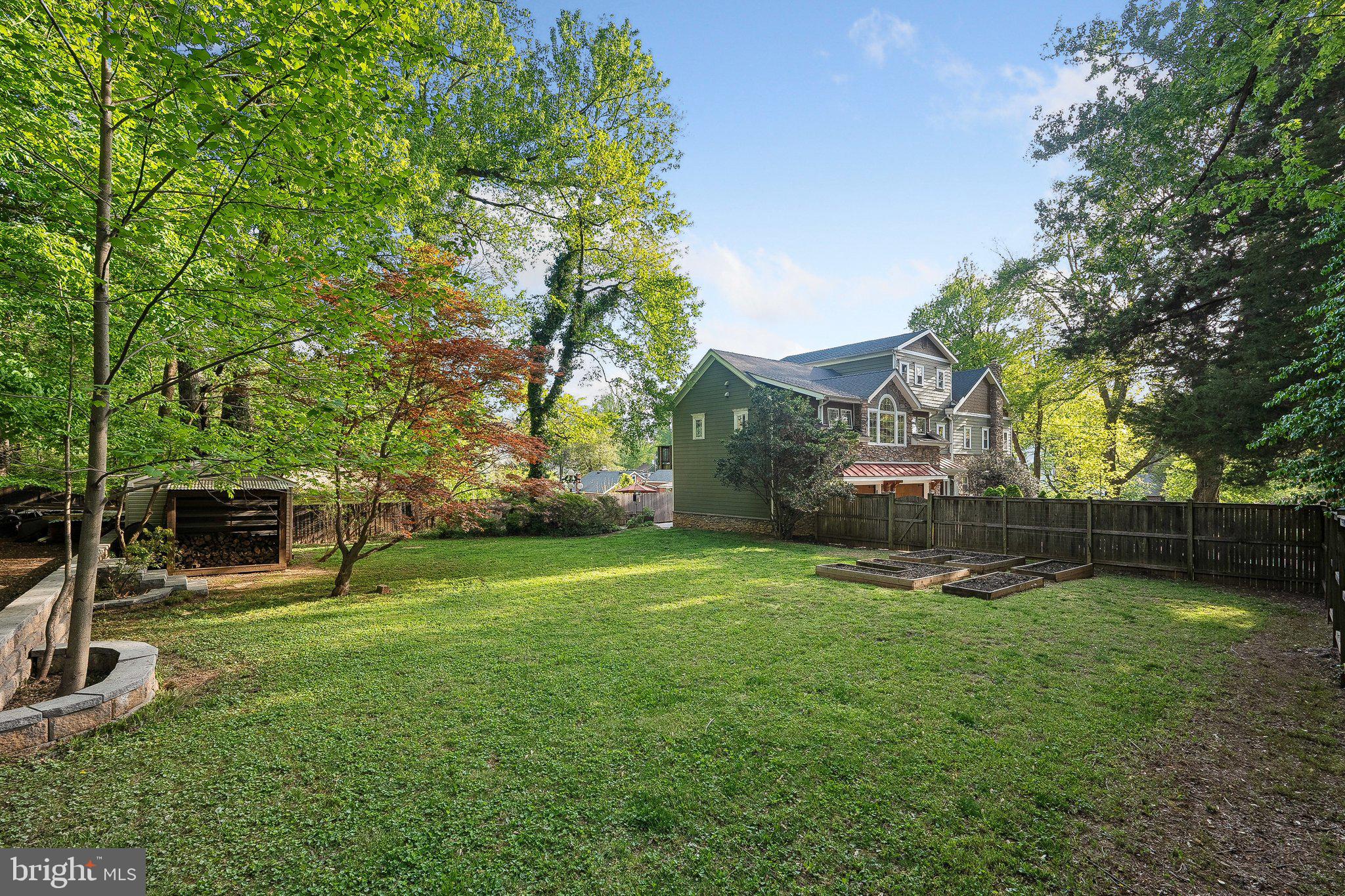 WESTHAMPTON - Residential