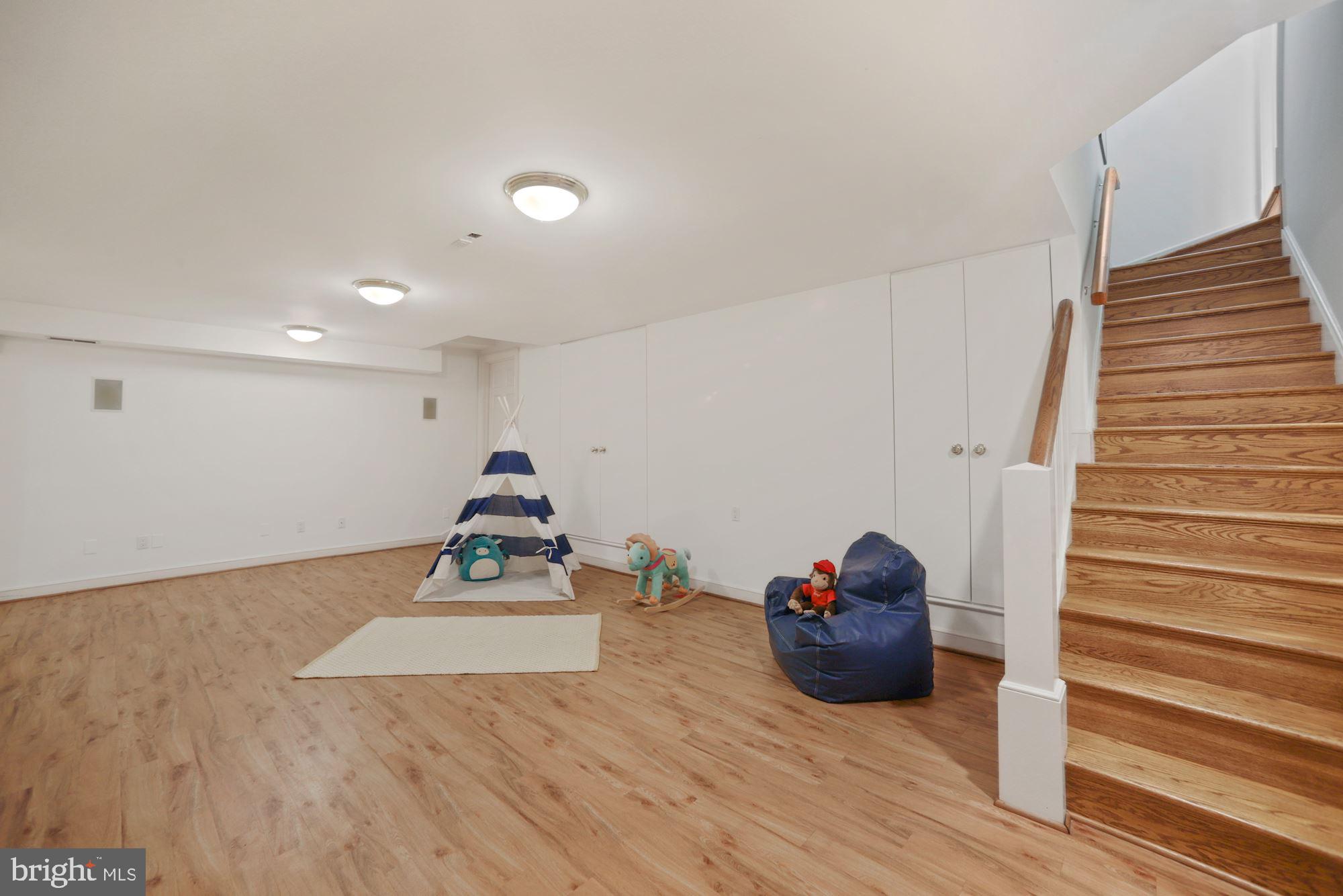 FOREST HILLS - Residential