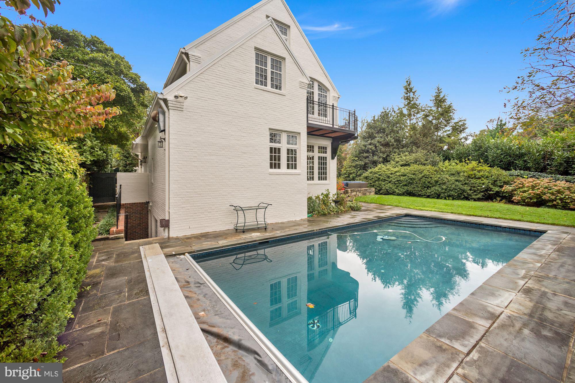 FOREST HILLS - Residential