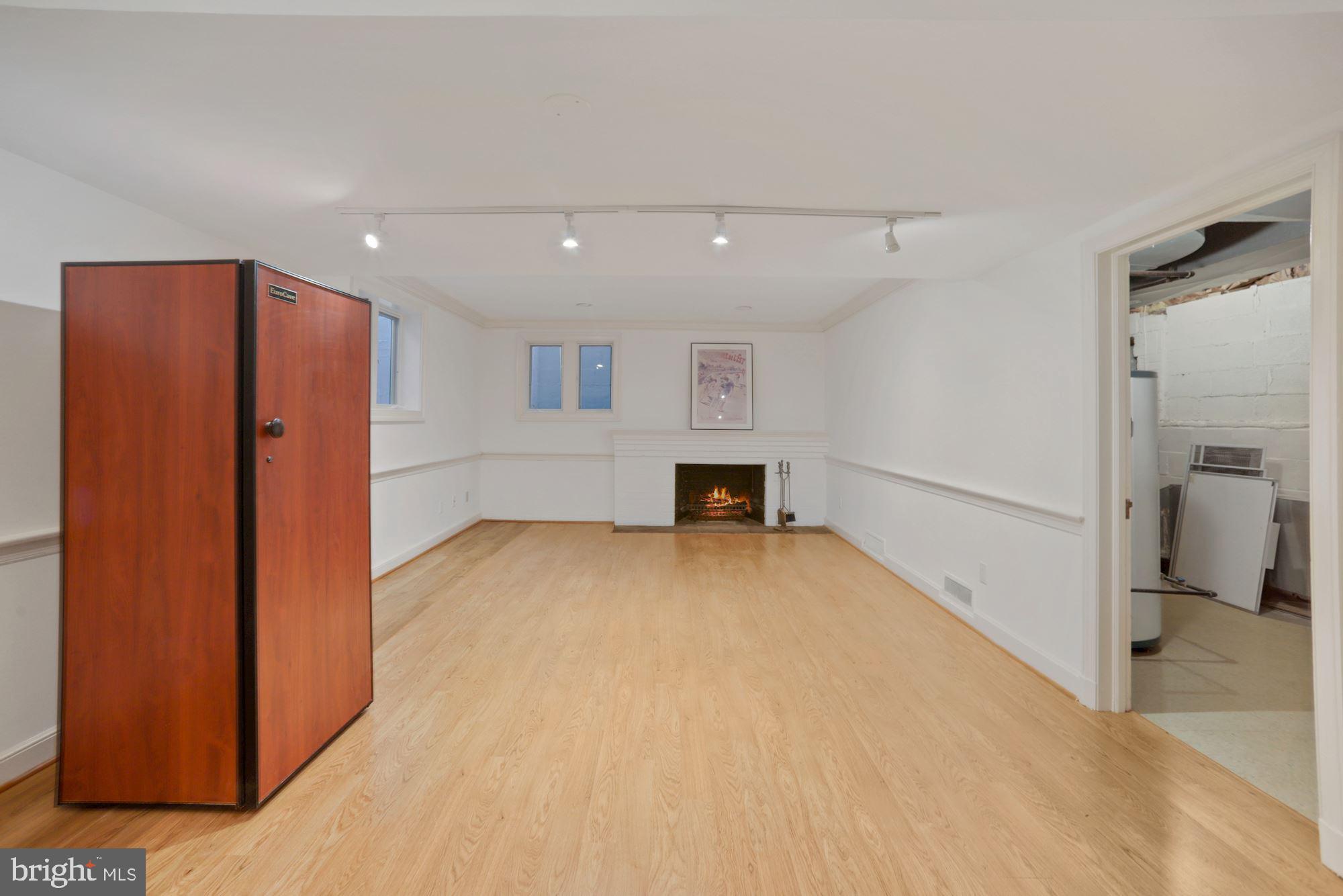 FOREST HILLS - Residential