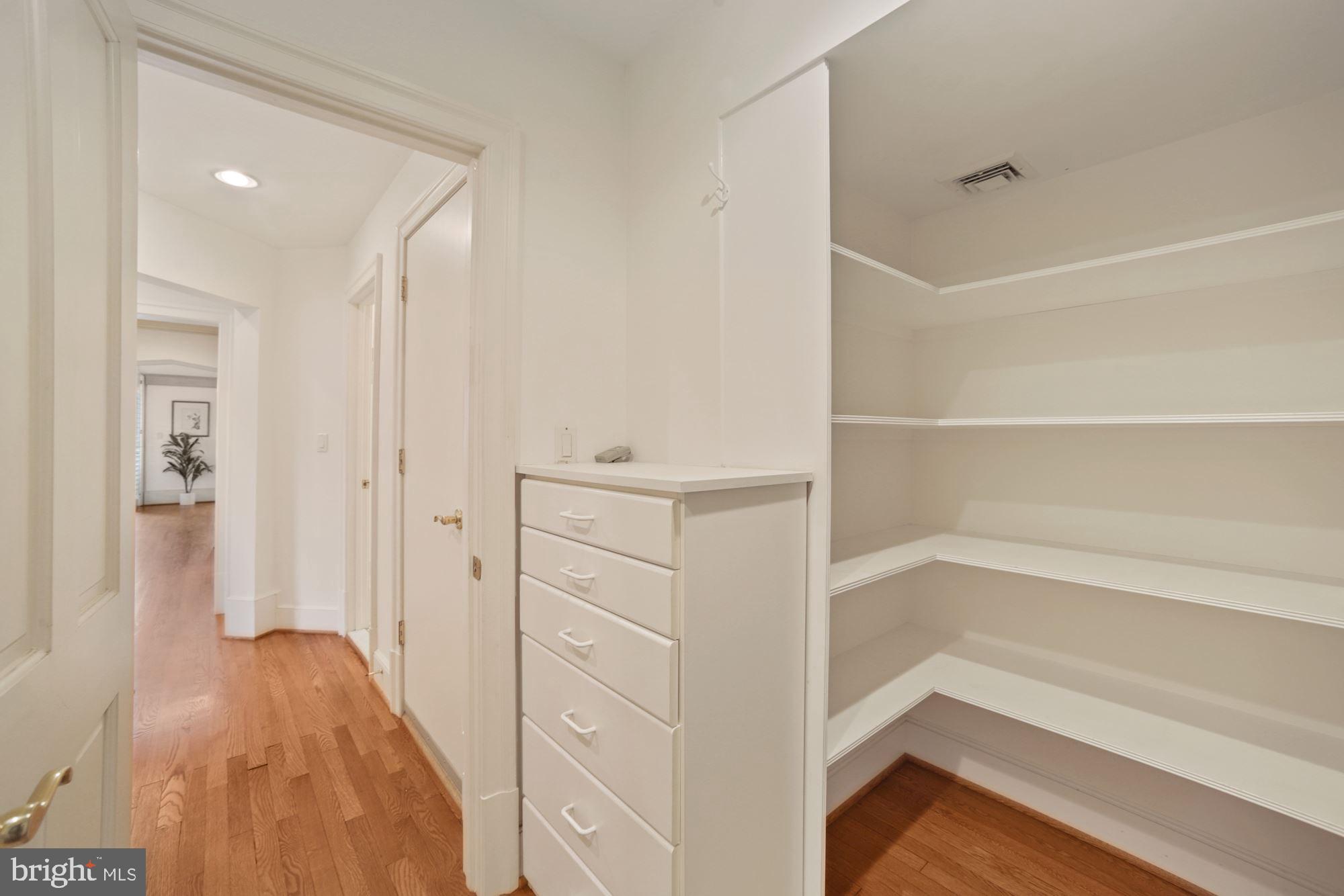 FOREST HILLS - Residential