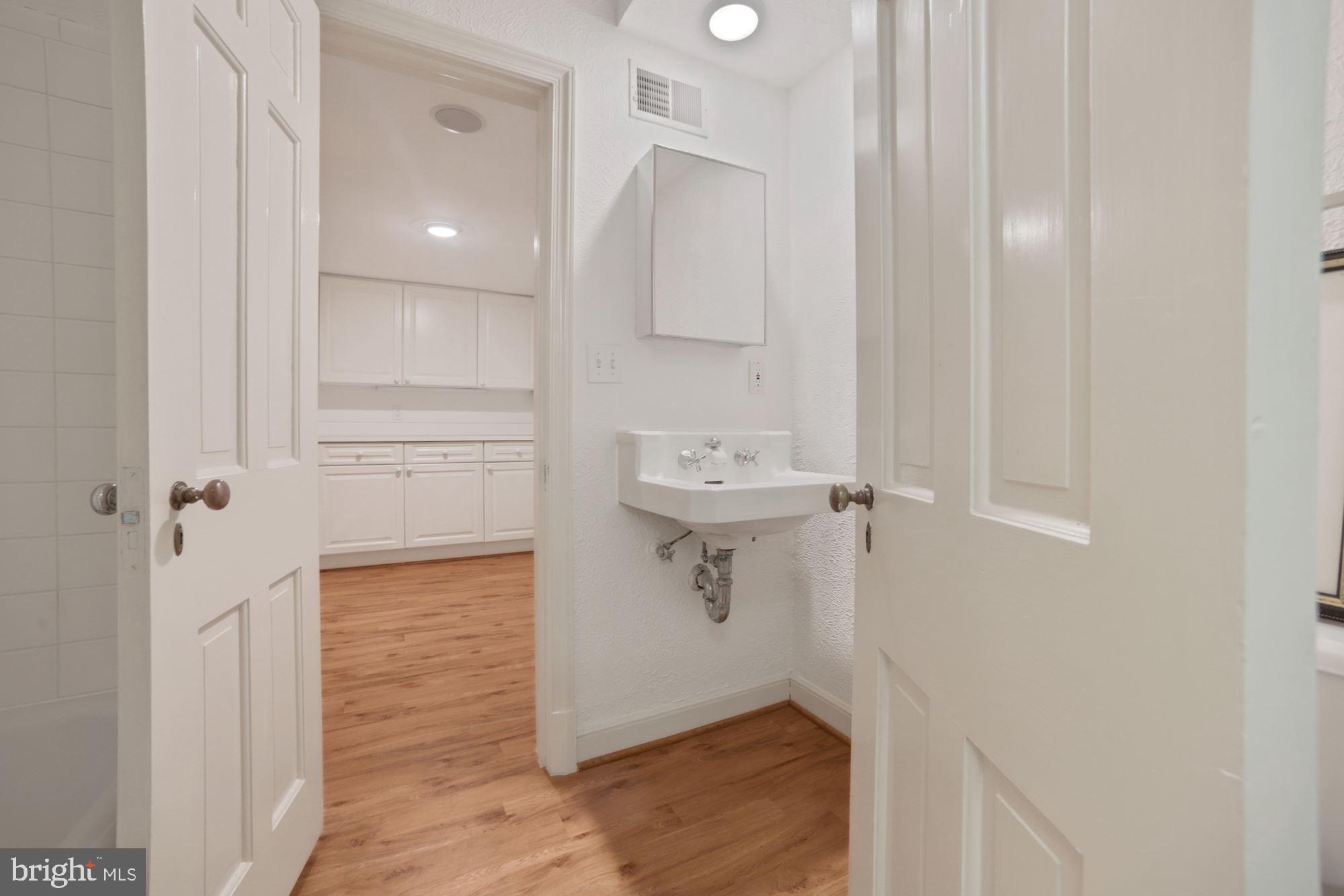 FOREST HILLS - Residential