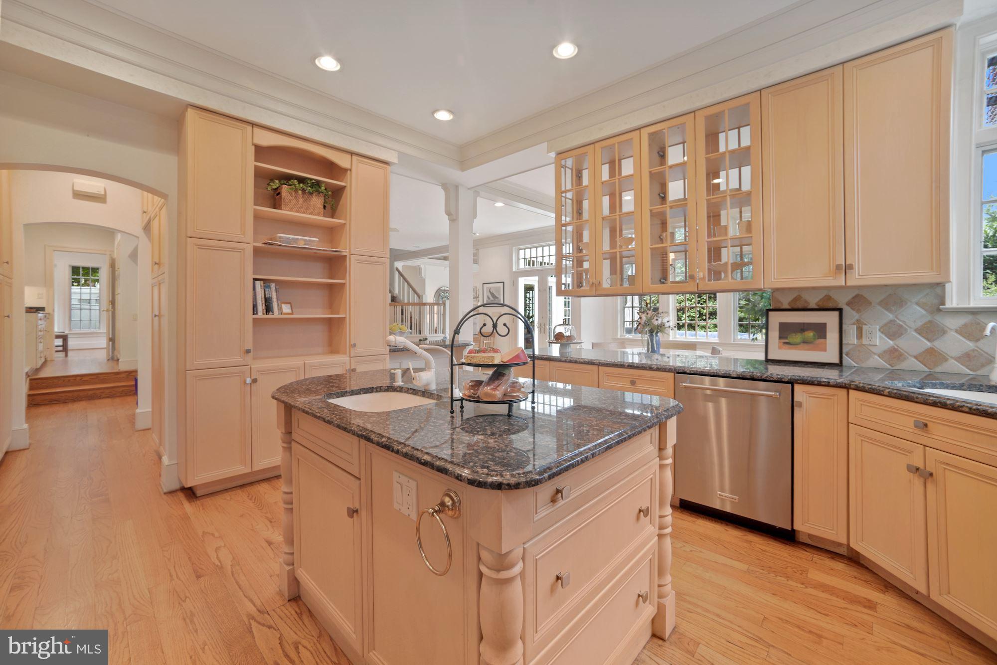 FOREST HILLS - Residential