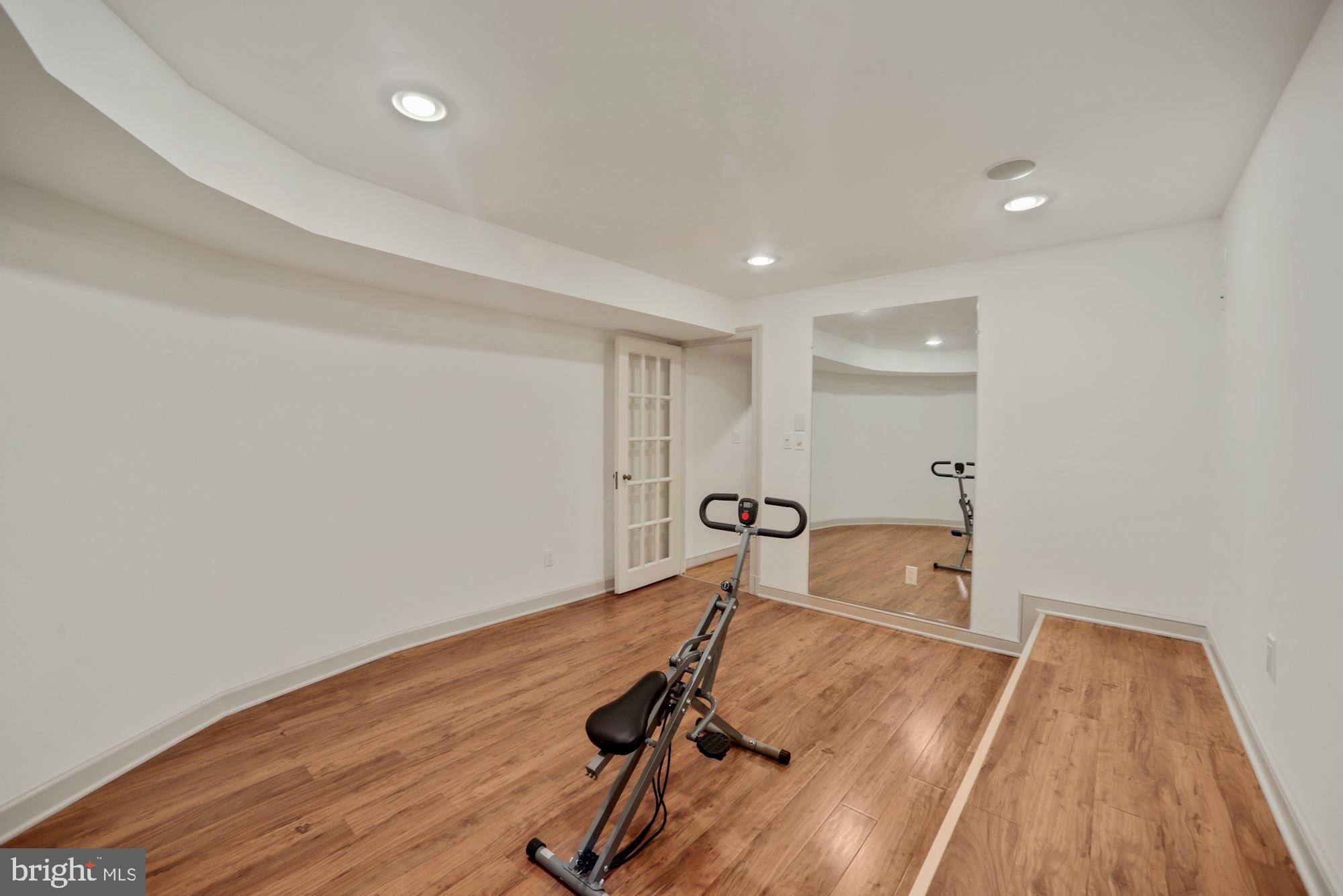 FOREST HILLS - Residential