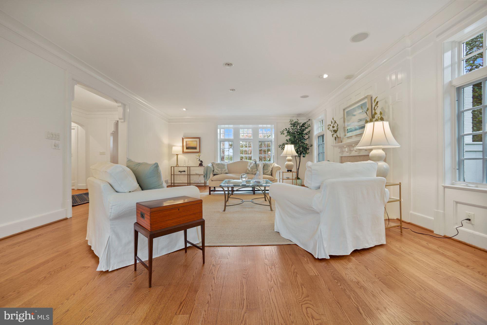 FOREST HILLS - Residential
