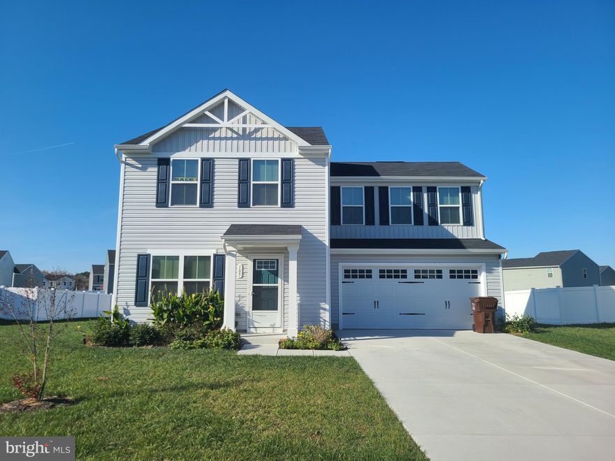 Well kept home that's amost new. Home features include 3 bedrooms, 2 full baths, wood floors , carpet, washer,dryer,blinds, stainless steel appliances, and much more. Close to marina, restaurants, and shopping.