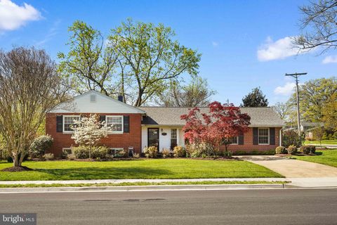 Photo of 10917 Woodhaven Drive, FAIRFAX, VA 22030 (MLS # VAFC2008150)
