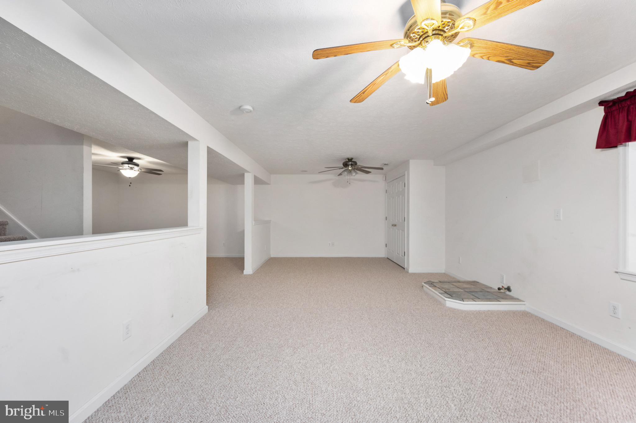 RIDGE POINTE - Residential