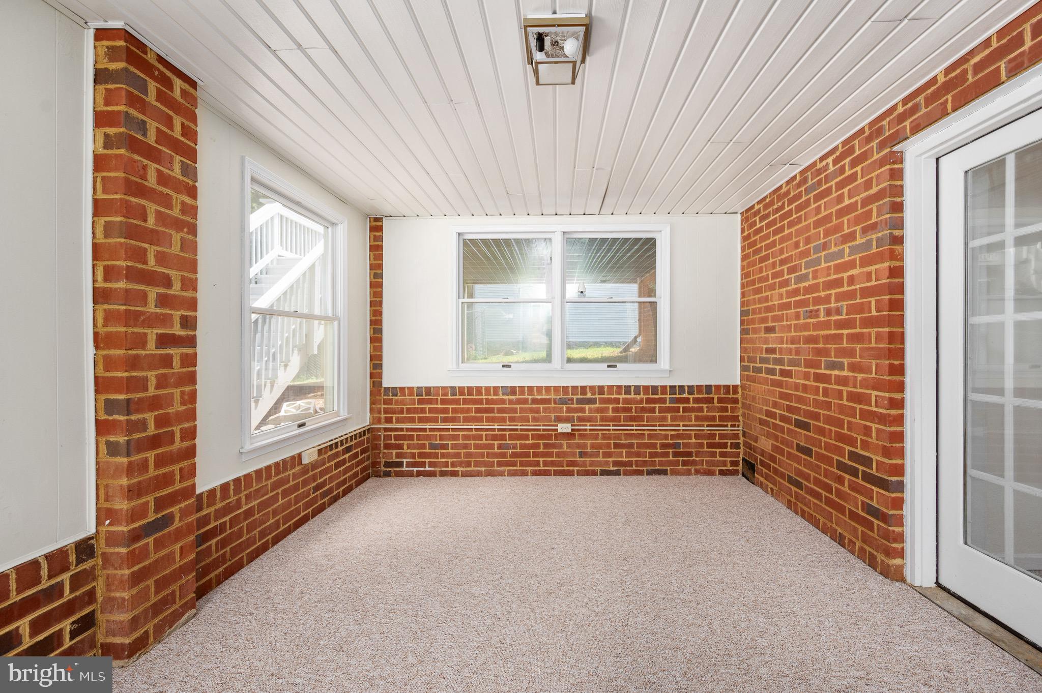 RIDGE POINTE - Residential