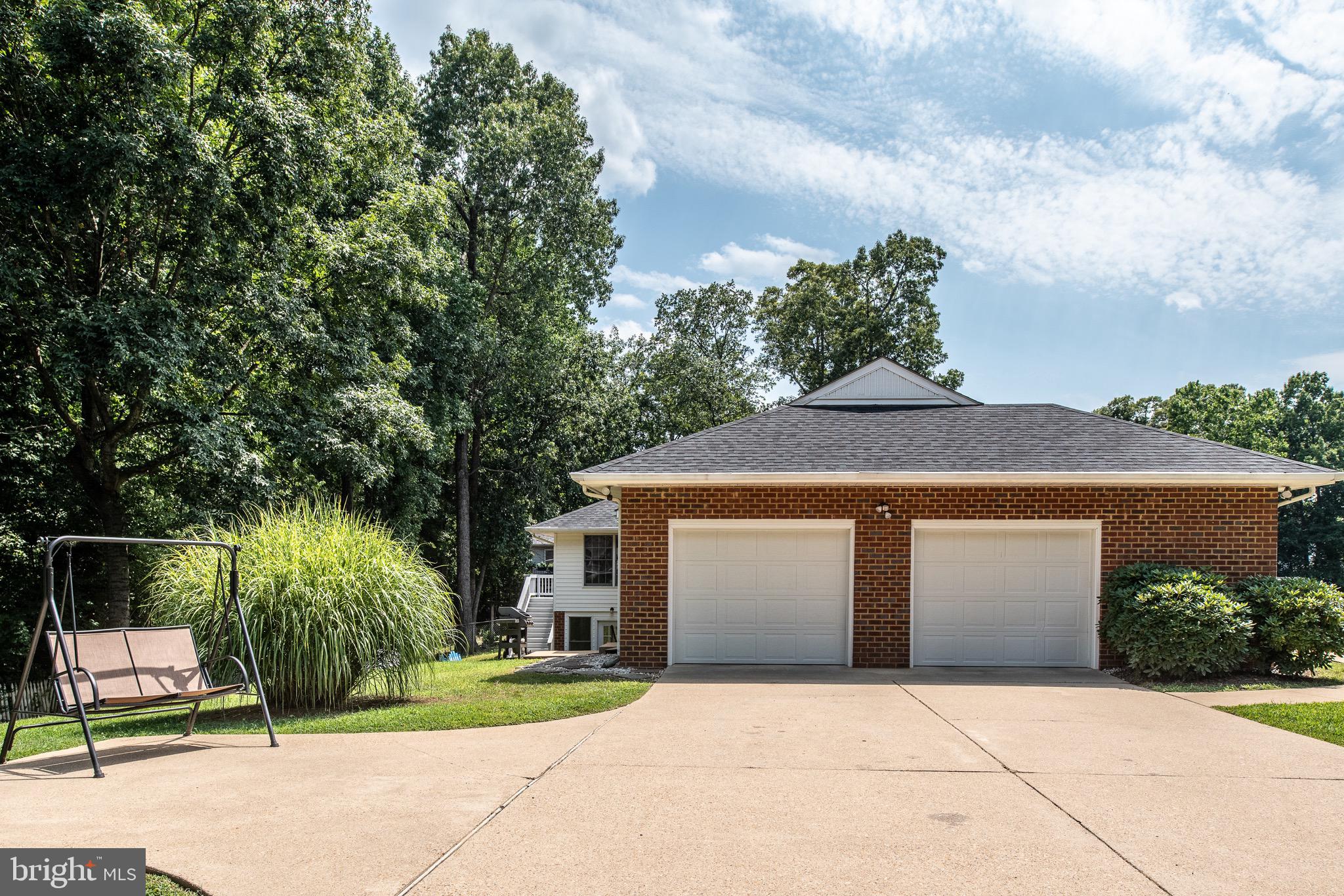 RIDGE POINTE - Residential