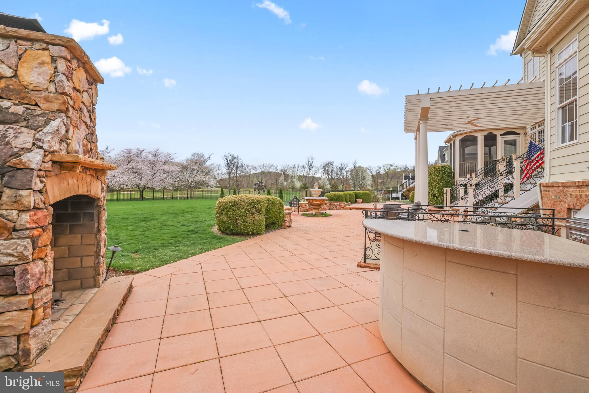 RASPBERRY FALLS - Residential